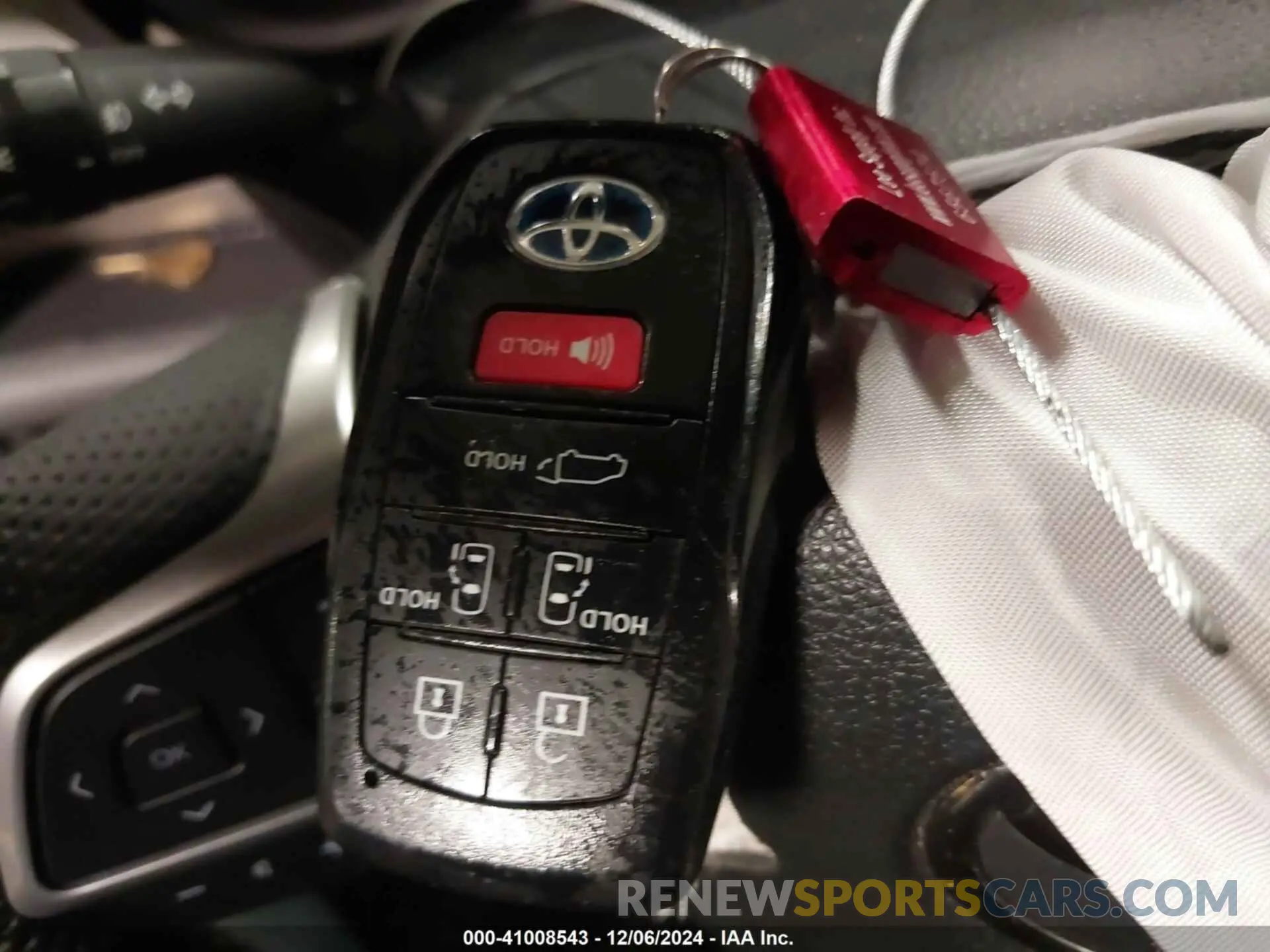 11 Photograph of a damaged car 5TDZSKFC8NS072003 TOYOTA SIENNA 2022