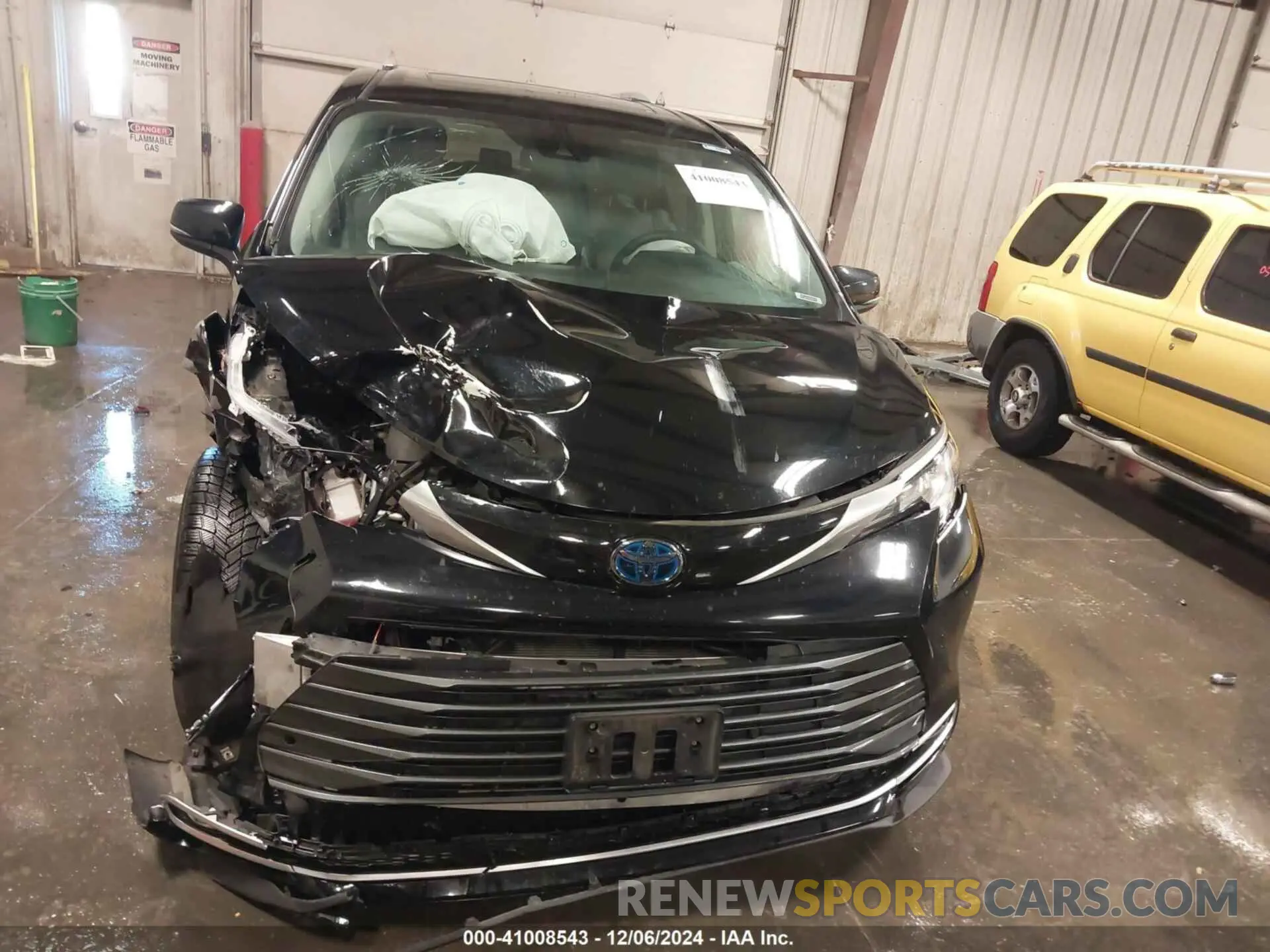 12 Photograph of a damaged car 5TDZSKFC8NS072003 TOYOTA SIENNA 2022