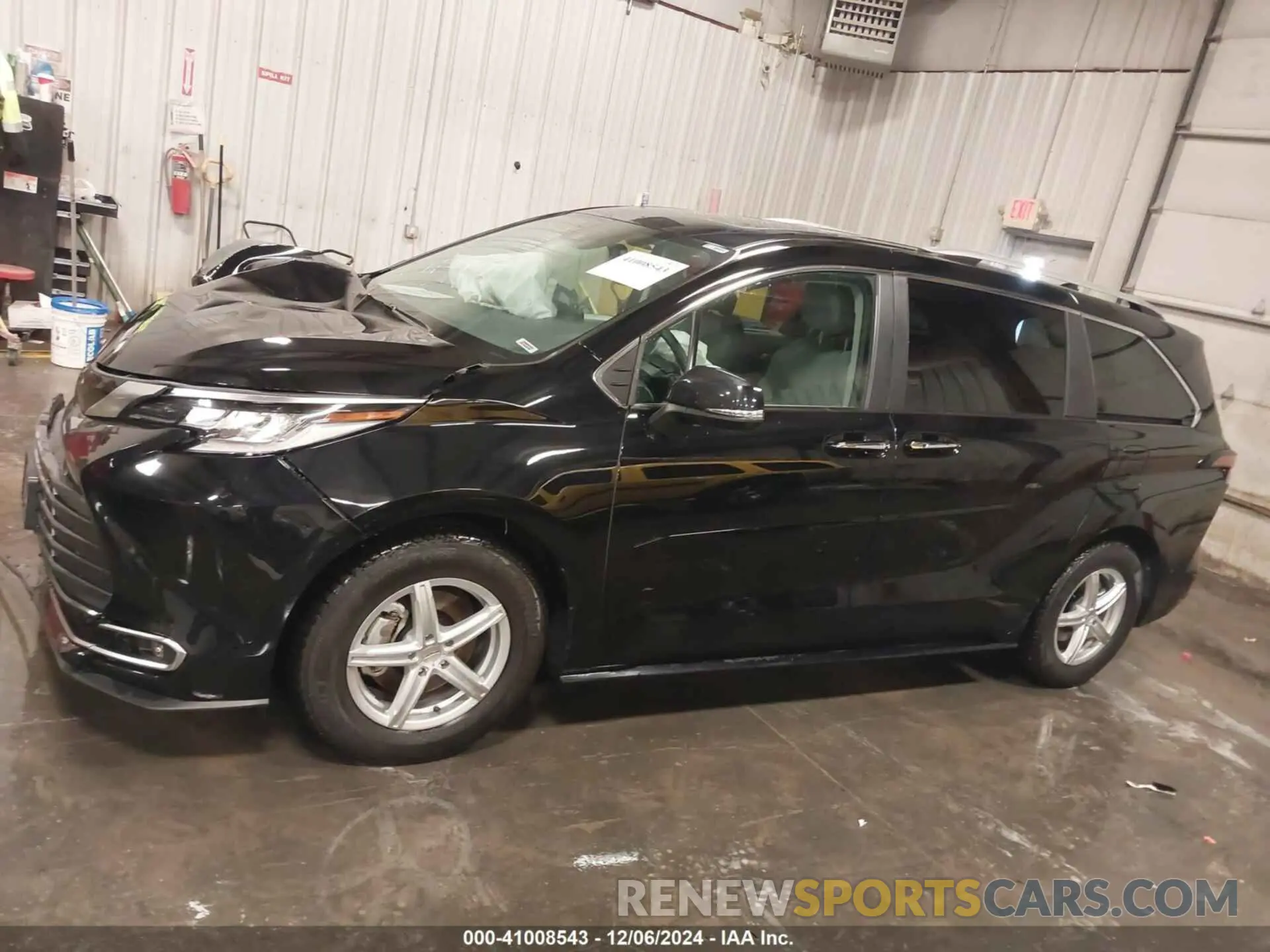 14 Photograph of a damaged car 5TDZSKFC8NS072003 TOYOTA SIENNA 2022