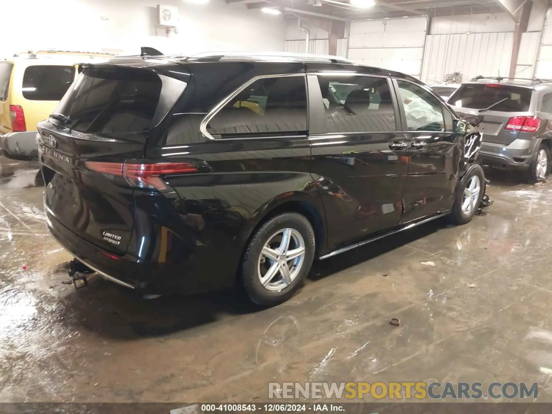 4 Photograph of a damaged car 5TDZSKFC8NS072003 TOYOTA SIENNA 2022