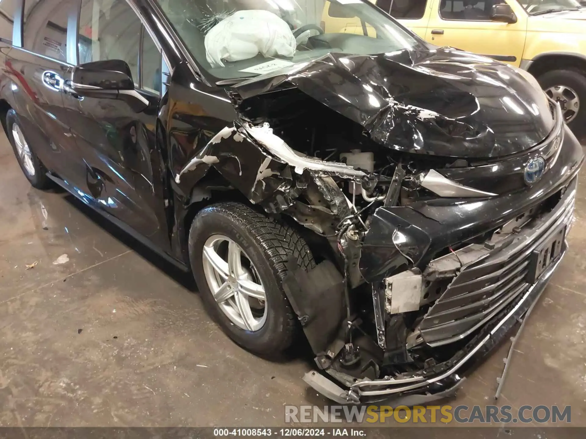 6 Photograph of a damaged car 5TDZSKFC8NS072003 TOYOTA SIENNA 2022