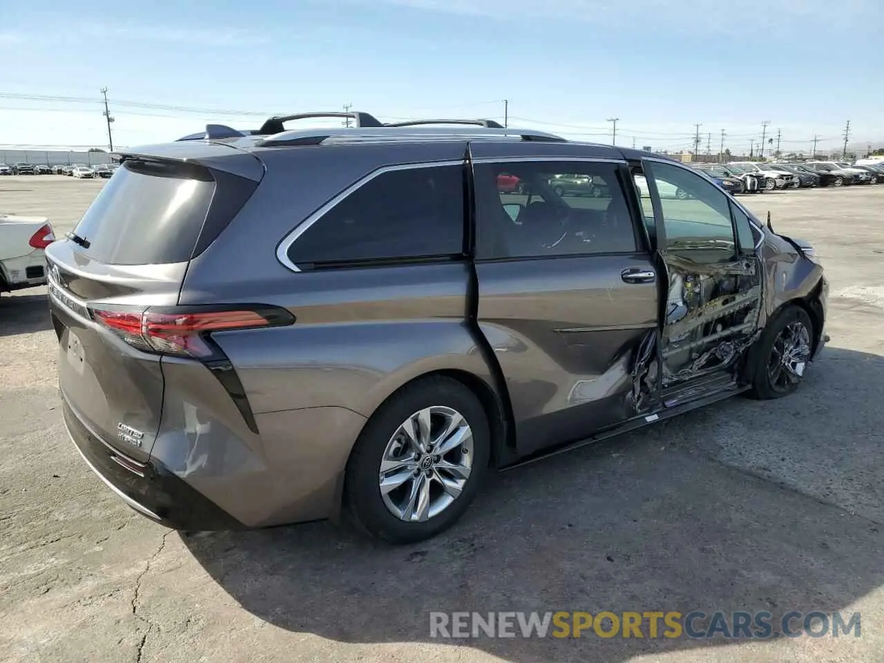 3 Photograph of a damaged car 5TDZSKFC9NS058286 TOYOTA SIENNA 2022