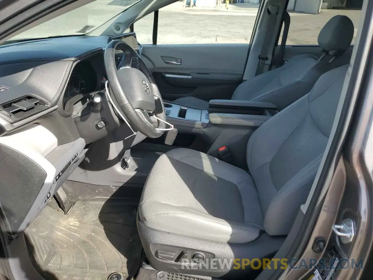 7 Photograph of a damaged car 5TDZSKFC9NS058286 TOYOTA SIENNA 2022