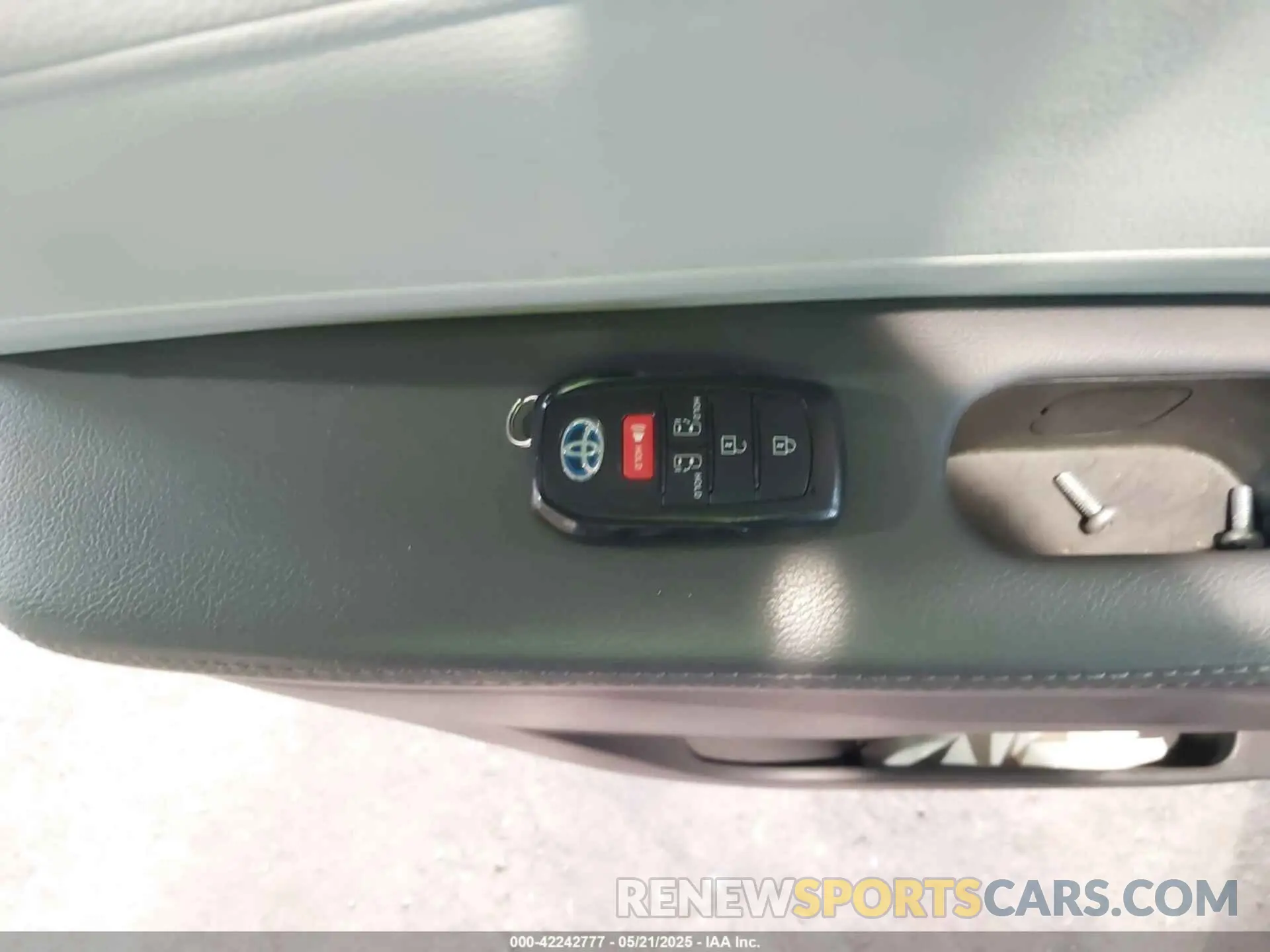 11 Photograph of a damaged car 5TDBRKEC5PS175297 TOYOTA SIENNA 2023