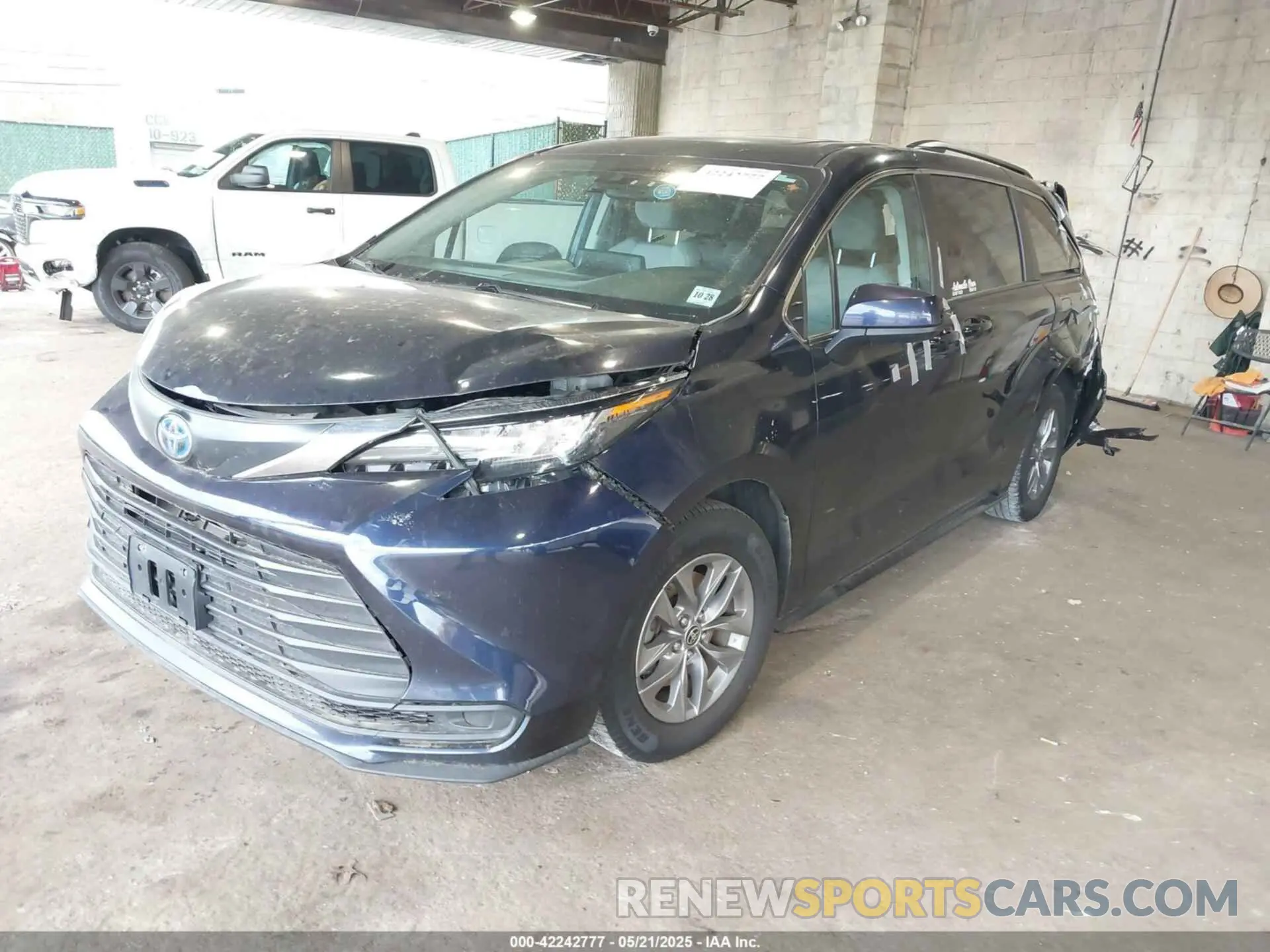 2 Photograph of a damaged car 5TDBRKEC5PS175297 TOYOTA SIENNA 2023
