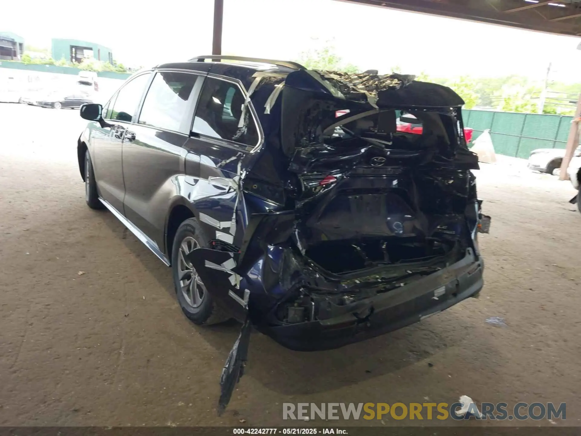 3 Photograph of a damaged car 5TDBRKEC5PS175297 TOYOTA SIENNA 2023