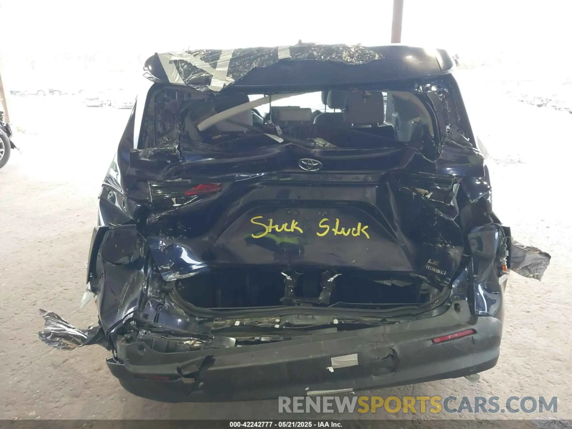 6 Photograph of a damaged car 5TDBRKEC5PS175297 TOYOTA SIENNA 2023