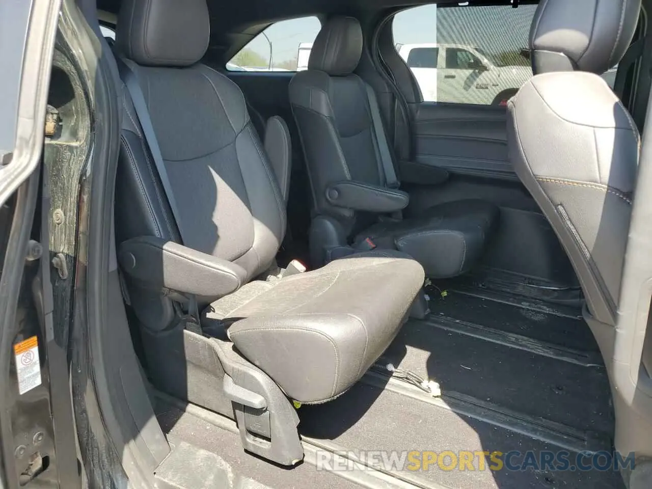 11 Photograph of a damaged car 5TDCSKFC0PS092996 TOYOTA SIENNA 2023