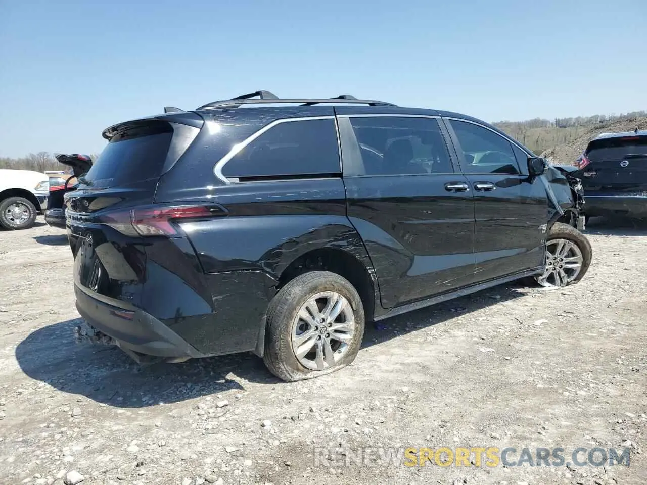 3 Photograph of a damaged car 5TDCSKFC0PS092996 TOYOTA SIENNA 2023