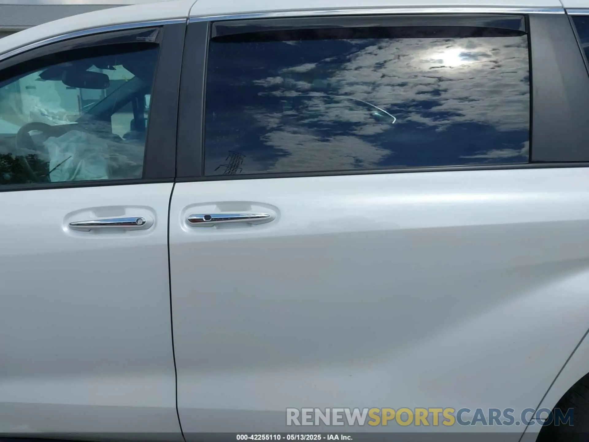 14 Photograph of a damaged car 5TDCSKFC1PS079366 TOYOTA SIENNA 2023
