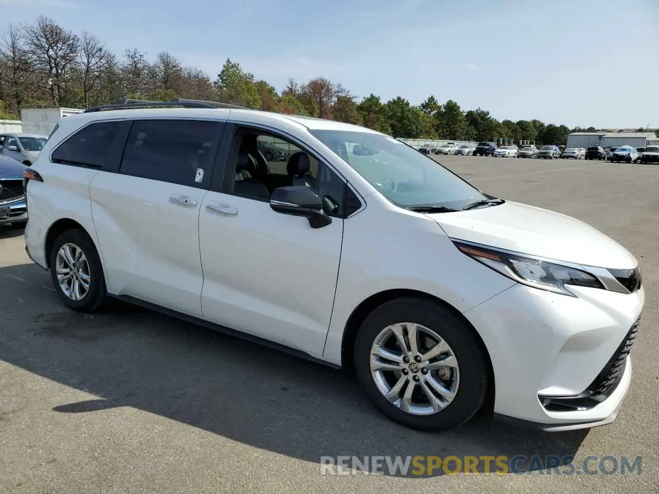 4 Photograph of a damaged car 5TDCSKFC6PS083719 TOYOTA SIENNA 2023