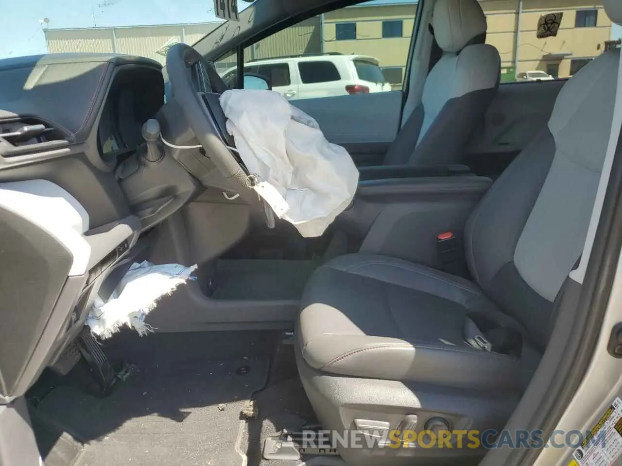 7 Photograph of a damaged car 5TDDRKEC3PS176246 TOYOTA SIENNA 2023