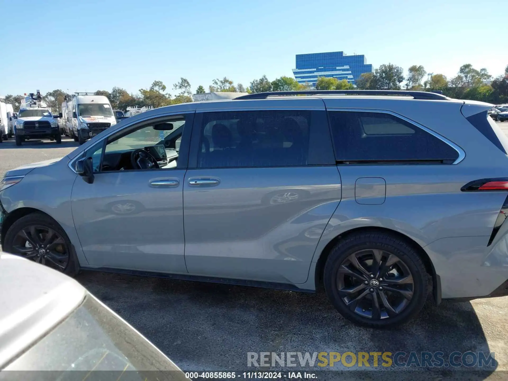 14 Photograph of a damaged car 5TDDRKEC6PS156167 TOYOTA SIENNA 2023