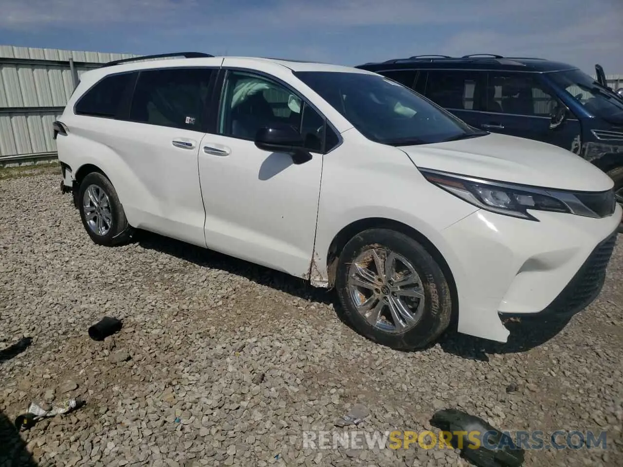 4 Photograph of a damaged car 5TDDSKFC1PS099900 TOYOTA SIENNA 2023