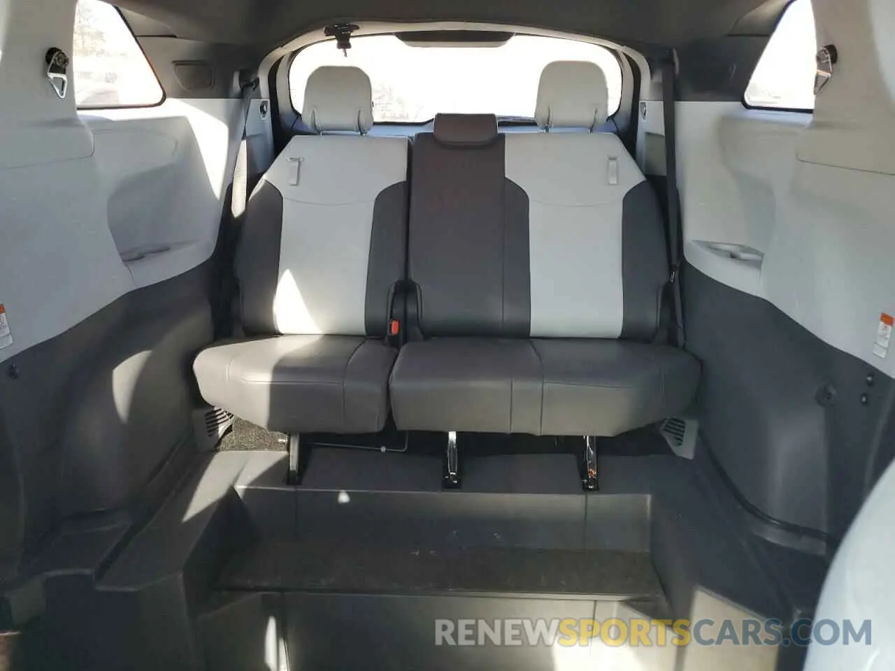 10 Photograph of a damaged car 5TDDSKFC5PS086485 TOYOTA SIENNA 2023