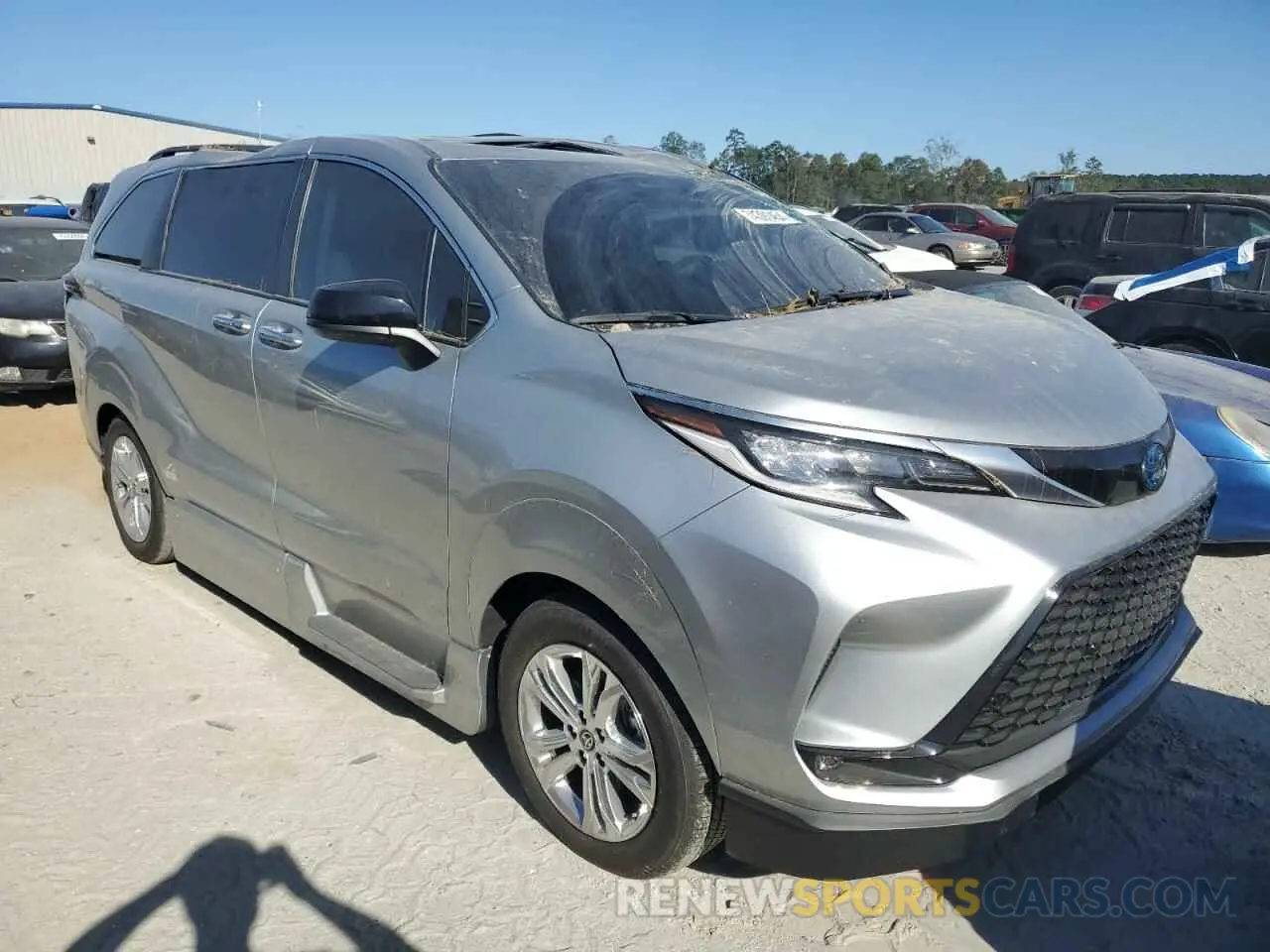 4 Photograph of a damaged car 5TDDSKFC5PS086485 TOYOTA SIENNA 2023