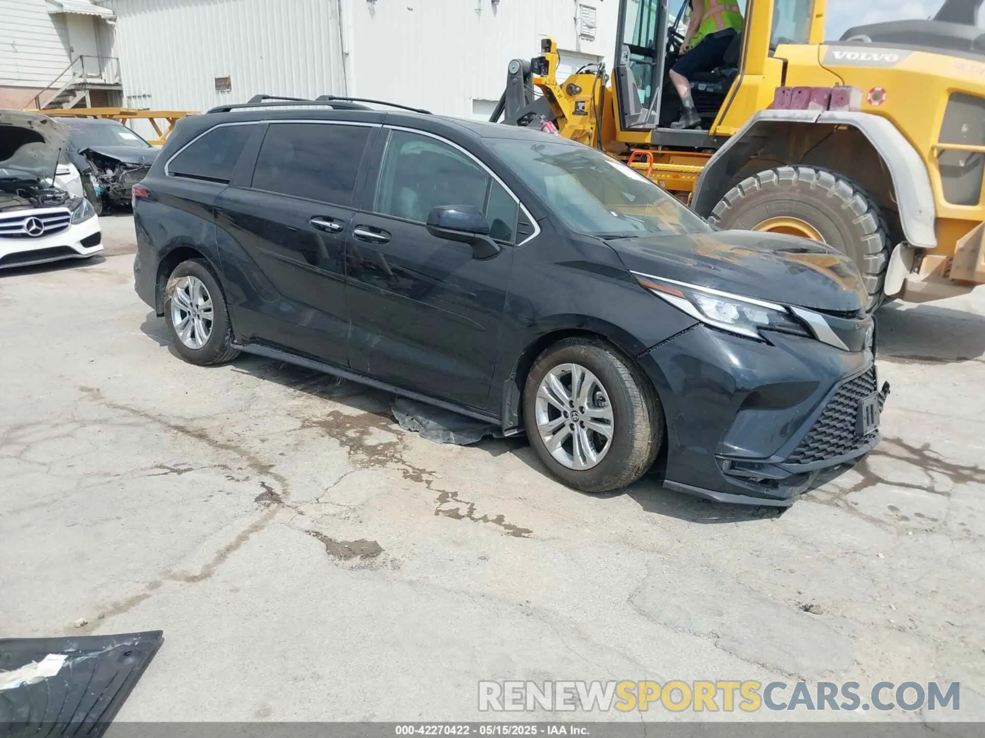 1 Photograph of a damaged car 5TDDSKFC5PS104449 TOYOTA SIENNA 2023