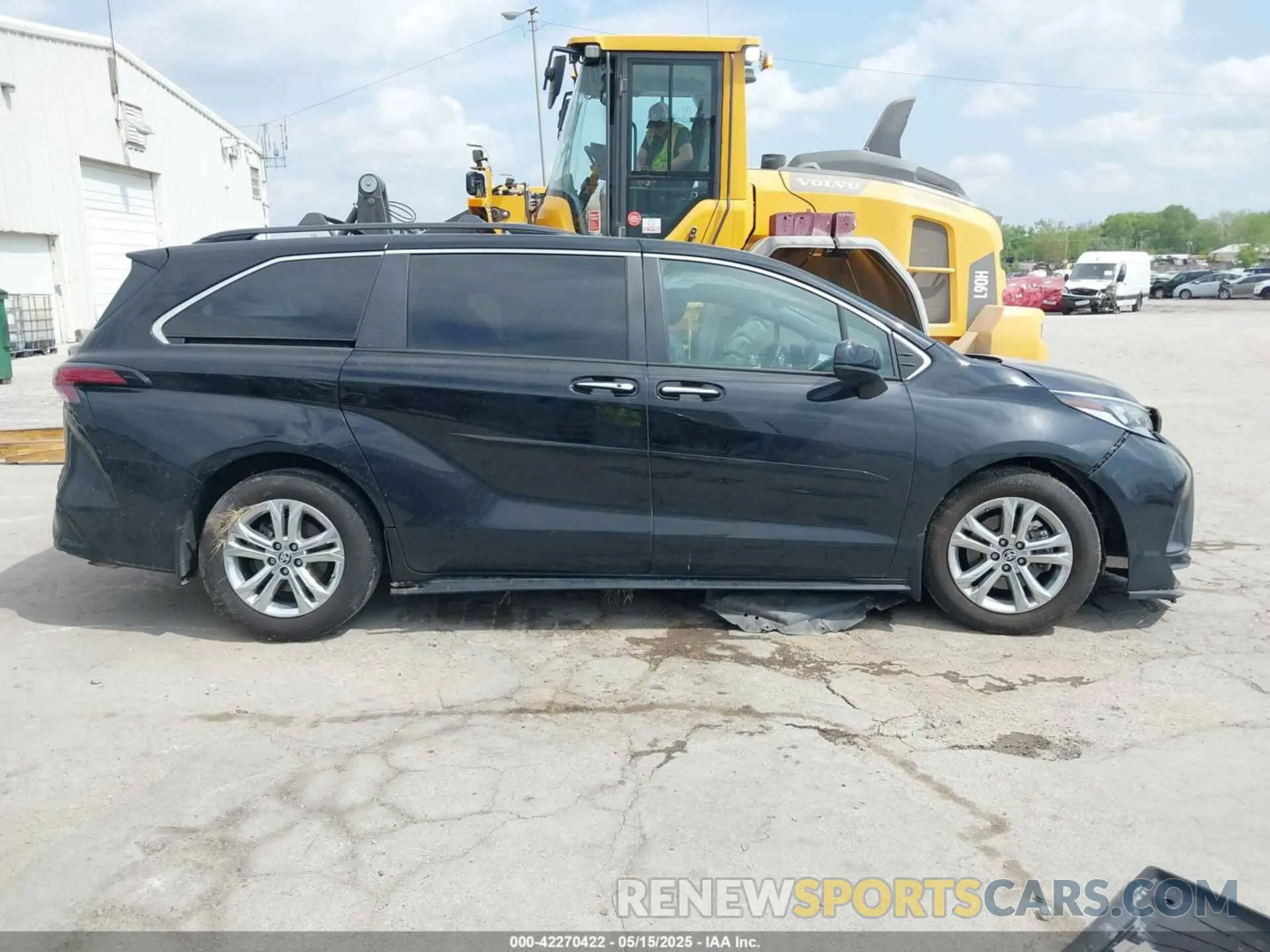 14 Photograph of a damaged car 5TDDSKFC5PS104449 TOYOTA SIENNA 2023