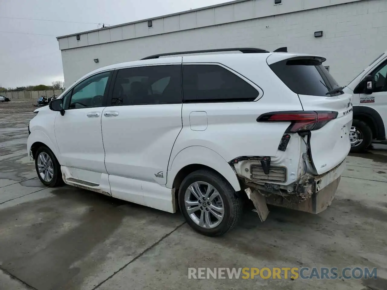 2 Photograph of a damaged car 5TDDSKFC7PS089050 TOYOTA SIENNA 2023