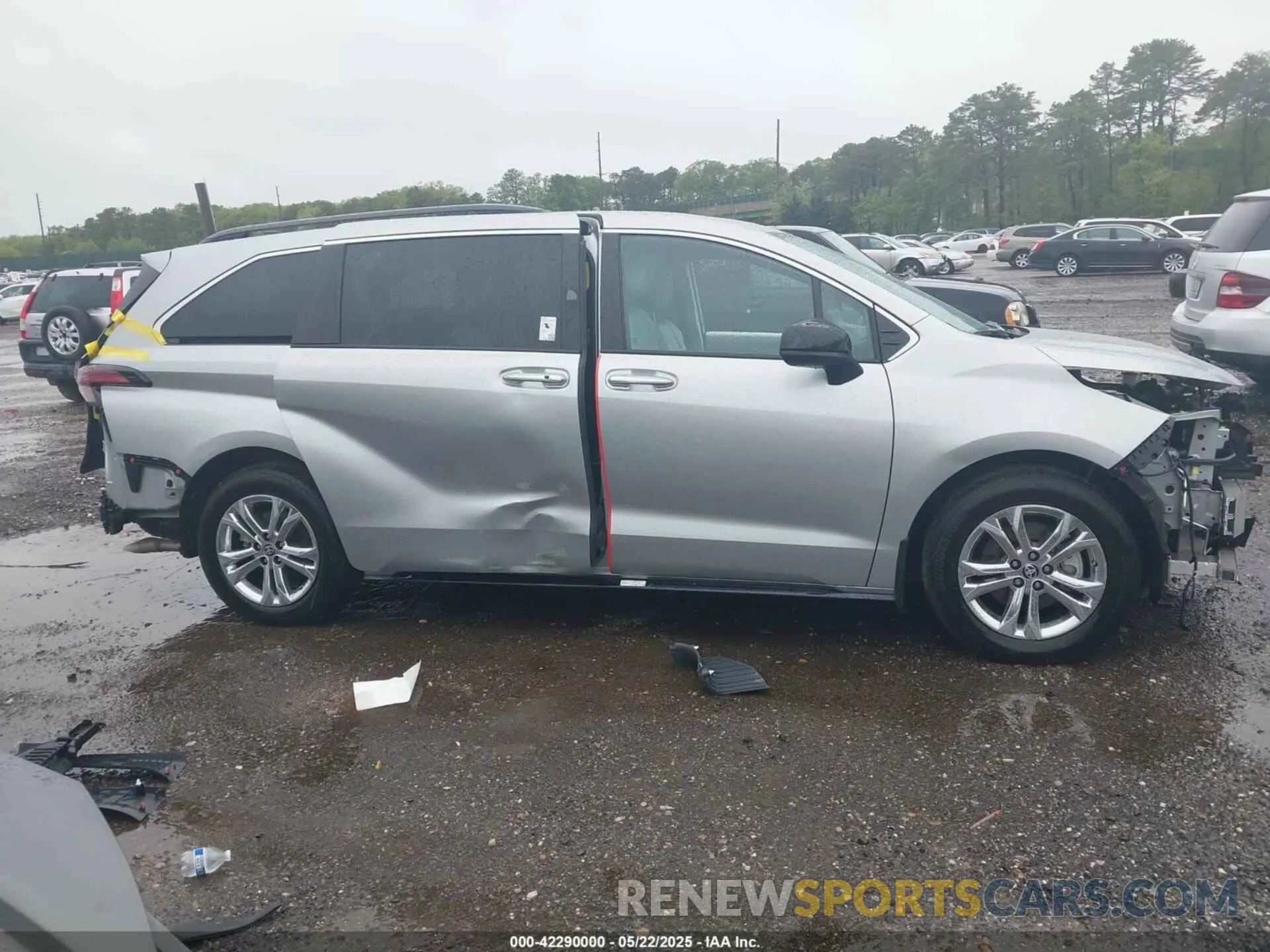 13 Photograph of a damaged car 5TDDSKFC8PS106342 TOYOTA SIENNA 2023