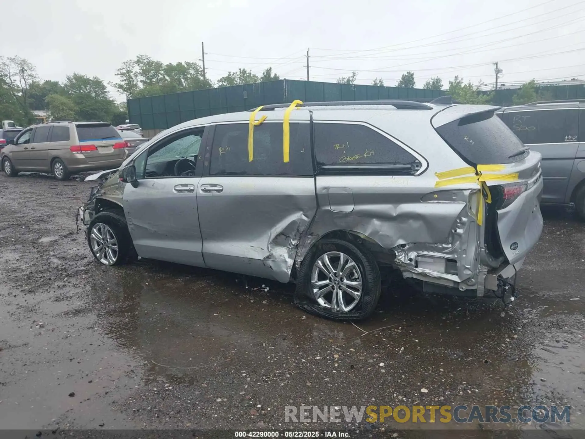 14 Photograph of a damaged car 5TDDSKFC8PS106342 TOYOTA SIENNA 2023