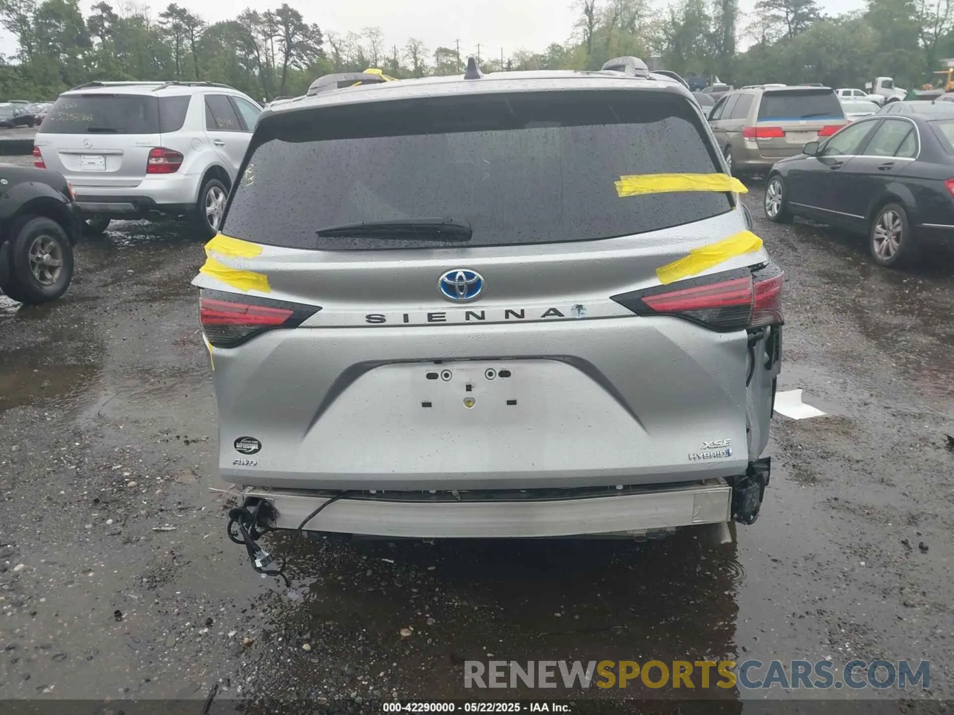 16 Photograph of a damaged car 5TDDSKFC8PS106342 TOYOTA SIENNA 2023