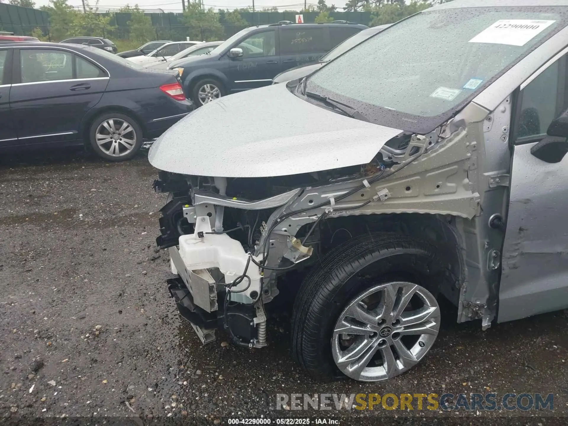 17 Photograph of a damaged car 5TDDSKFC8PS106342 TOYOTA SIENNA 2023