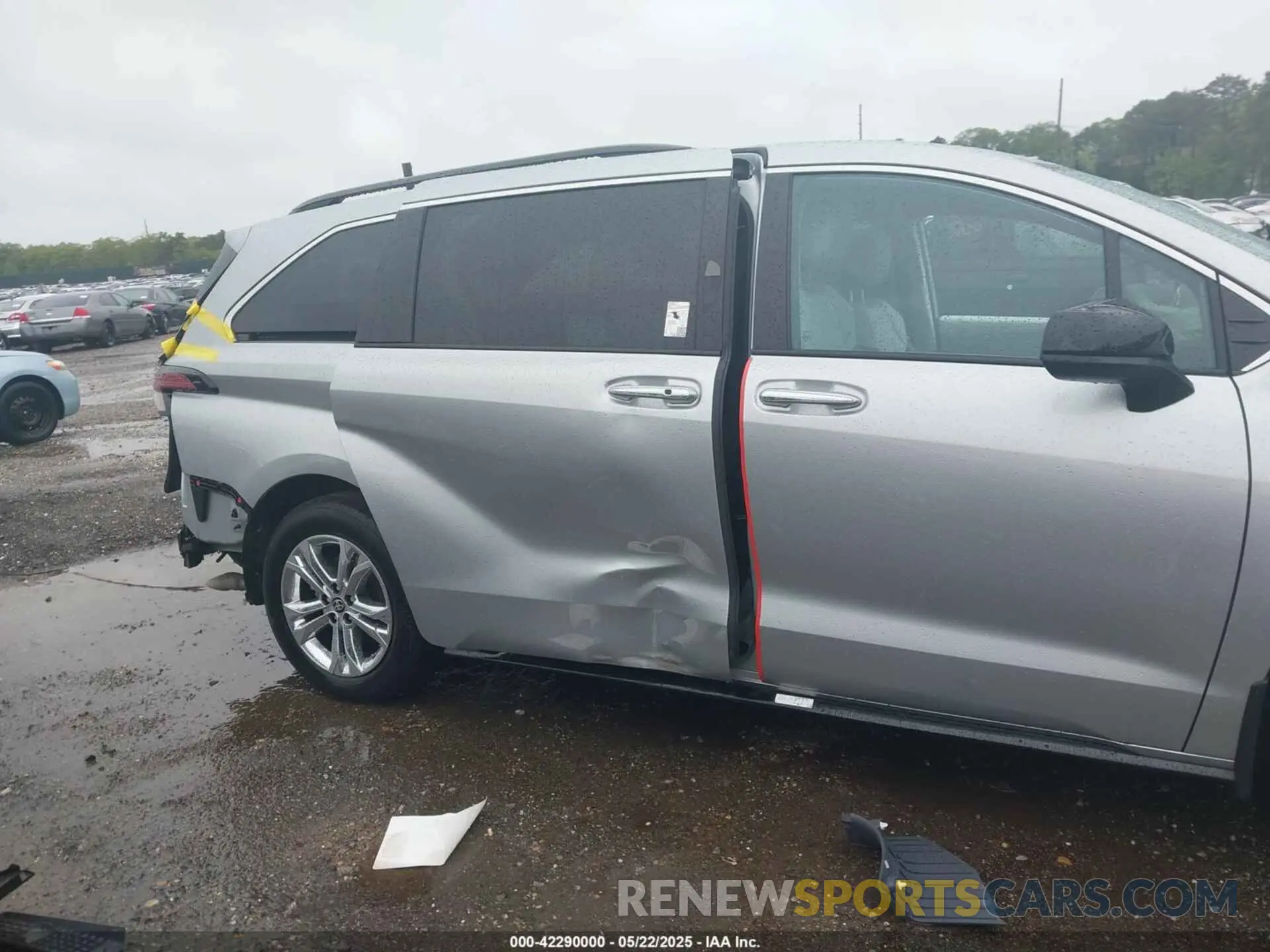 19 Photograph of a damaged car 5TDDSKFC8PS106342 TOYOTA SIENNA 2023