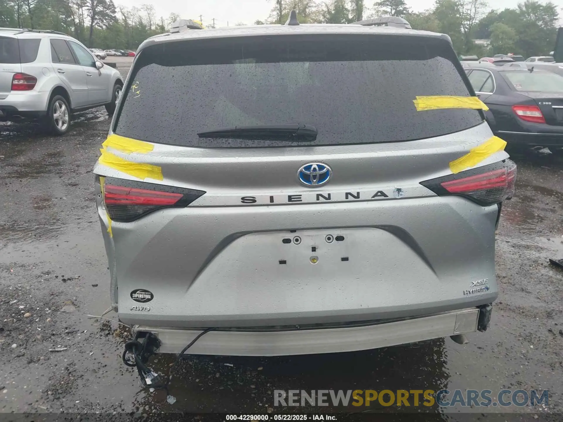 21 Photograph of a damaged car 5TDDSKFC8PS106342 TOYOTA SIENNA 2023