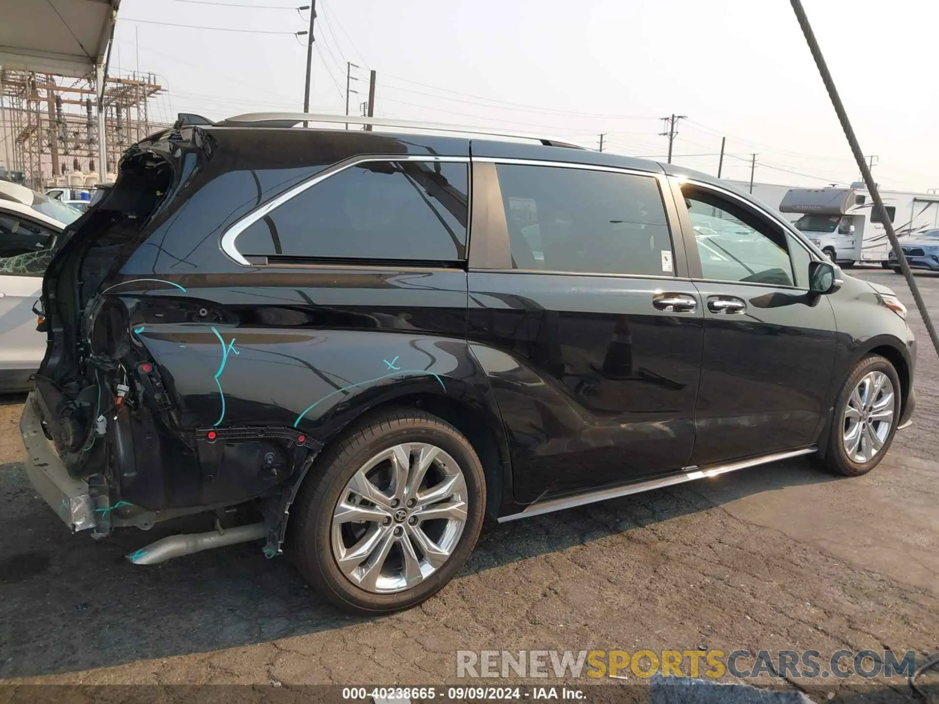 14 Photograph of a damaged car 5TDERKEC1PS169896 TOYOTA SIENNA 2023