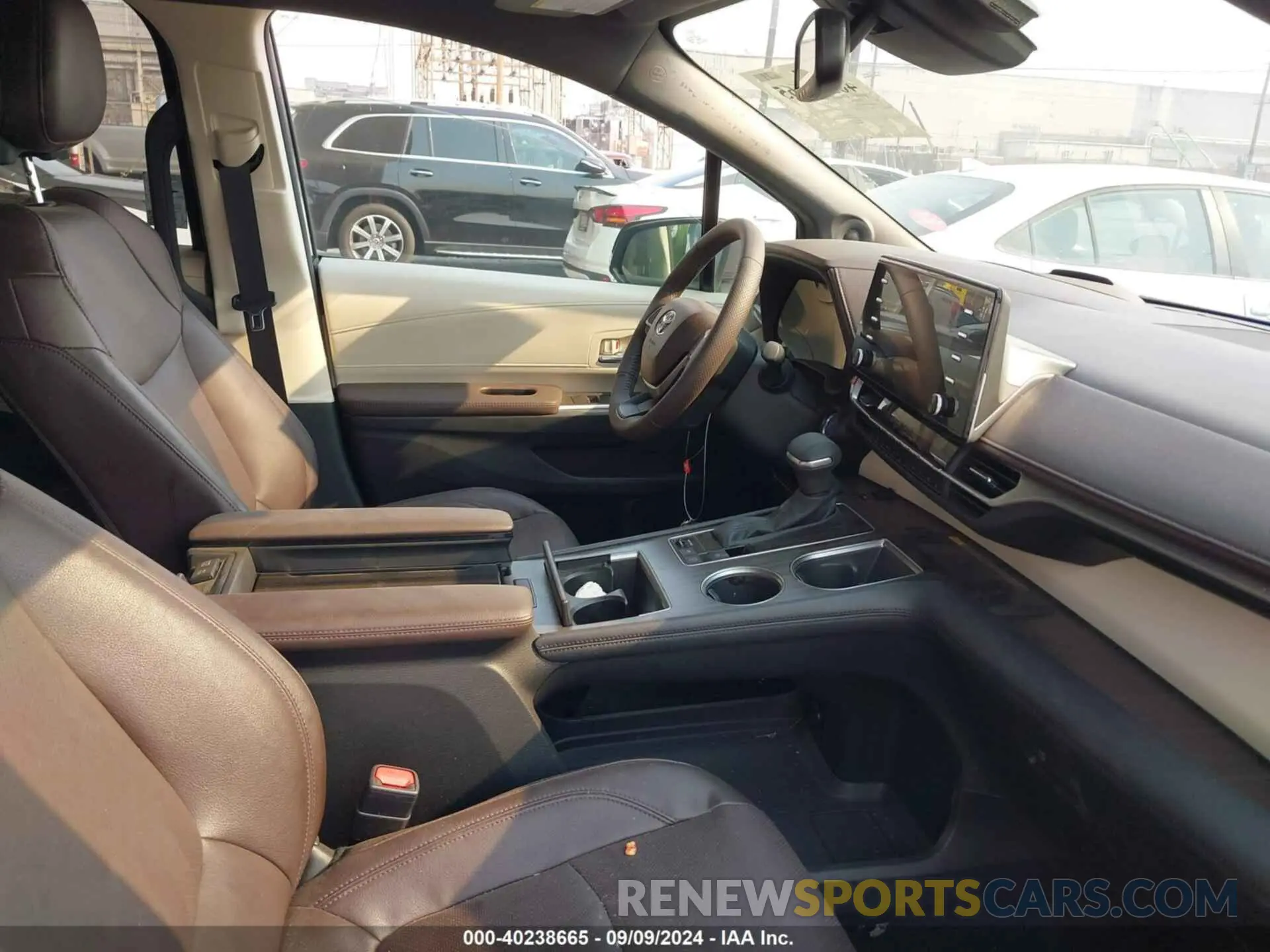 5 Photograph of a damaged car 5TDERKEC1PS169896 TOYOTA SIENNA 2023