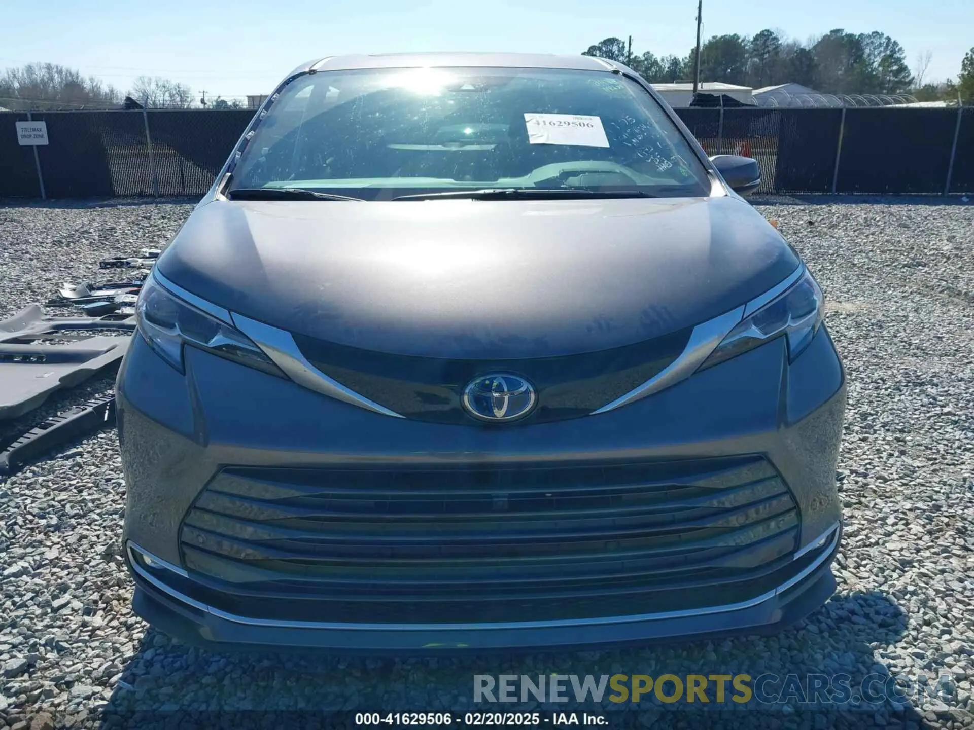 13 Photograph of a damaged car 5TDERKEC5PS177449 TOYOTA SIENNA 2023