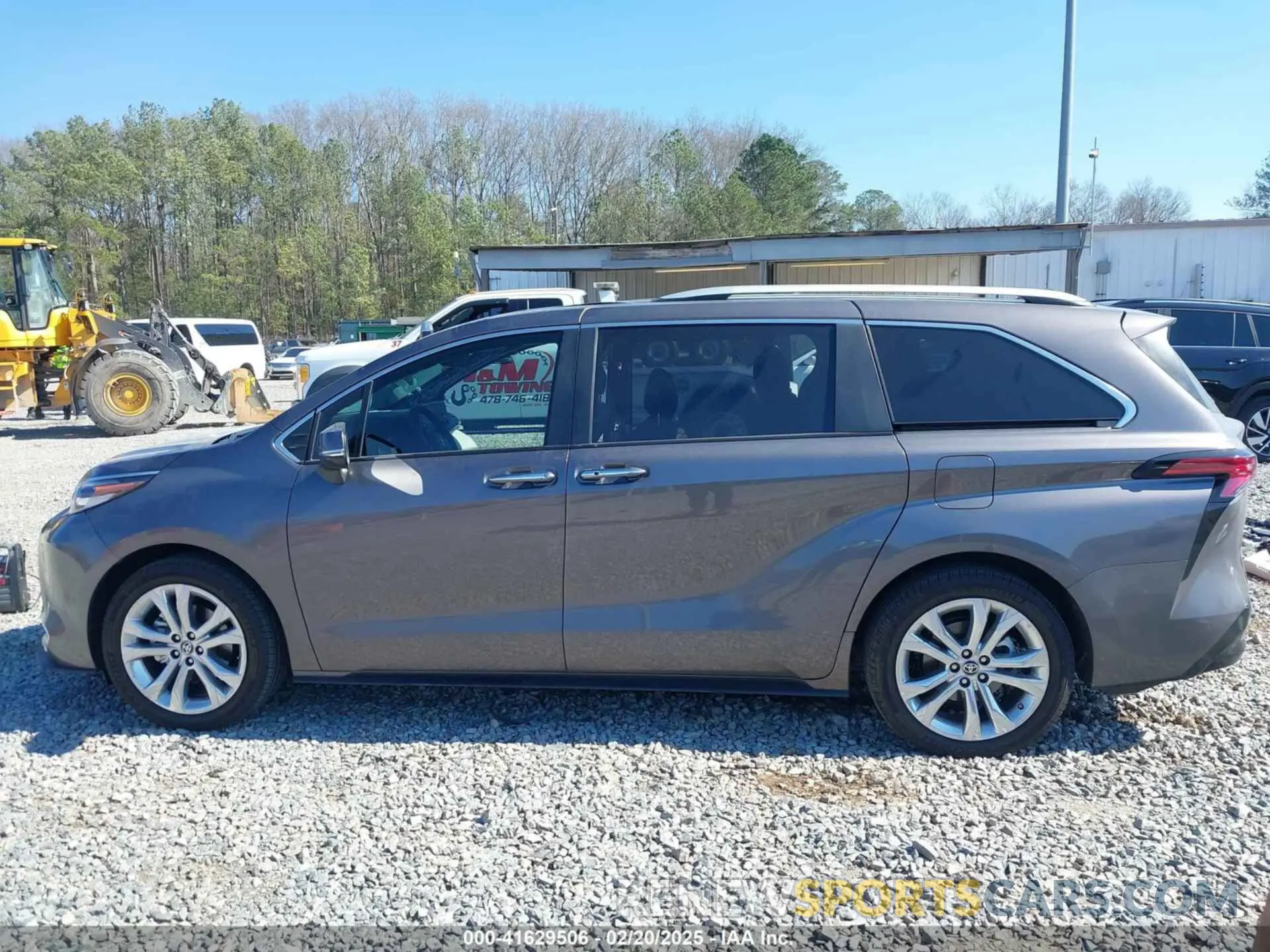 15 Photograph of a damaged car 5TDERKEC5PS177449 TOYOTA SIENNA 2023