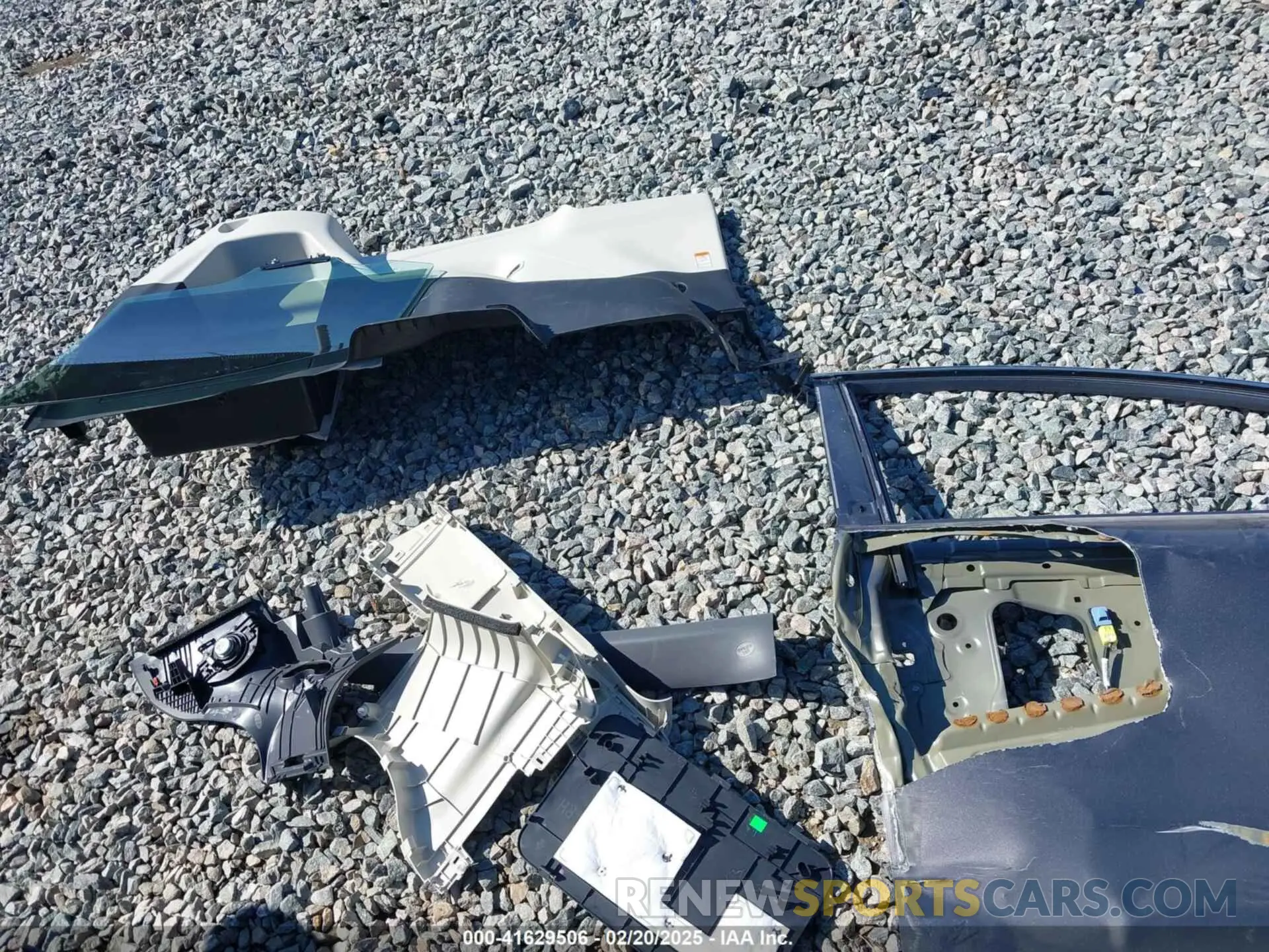 21 Photograph of a damaged car 5TDERKEC5PS177449 TOYOTA SIENNA 2023