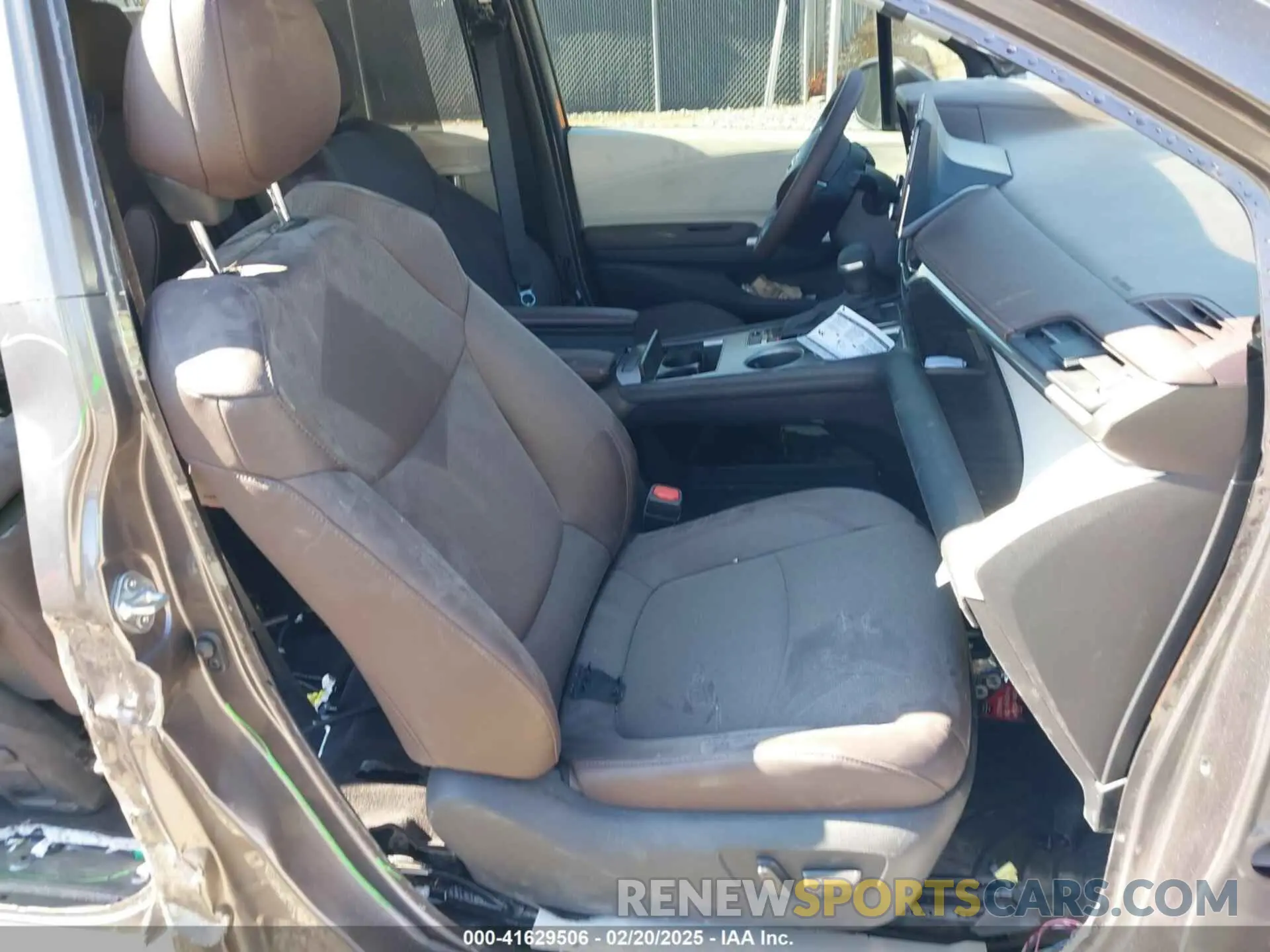 5 Photograph of a damaged car 5TDERKEC5PS177449 TOYOTA SIENNA 2023