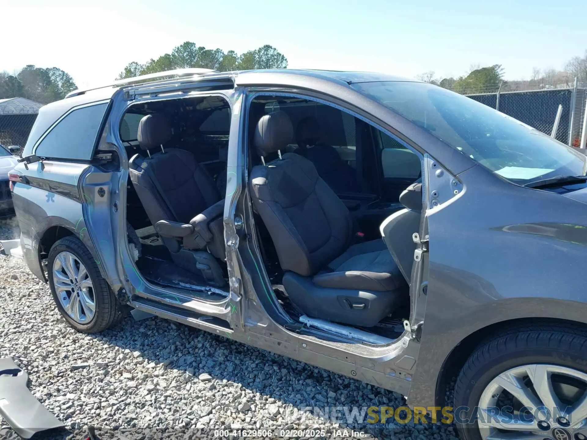 6 Photograph of a damaged car 5TDERKEC5PS177449 TOYOTA SIENNA 2023
