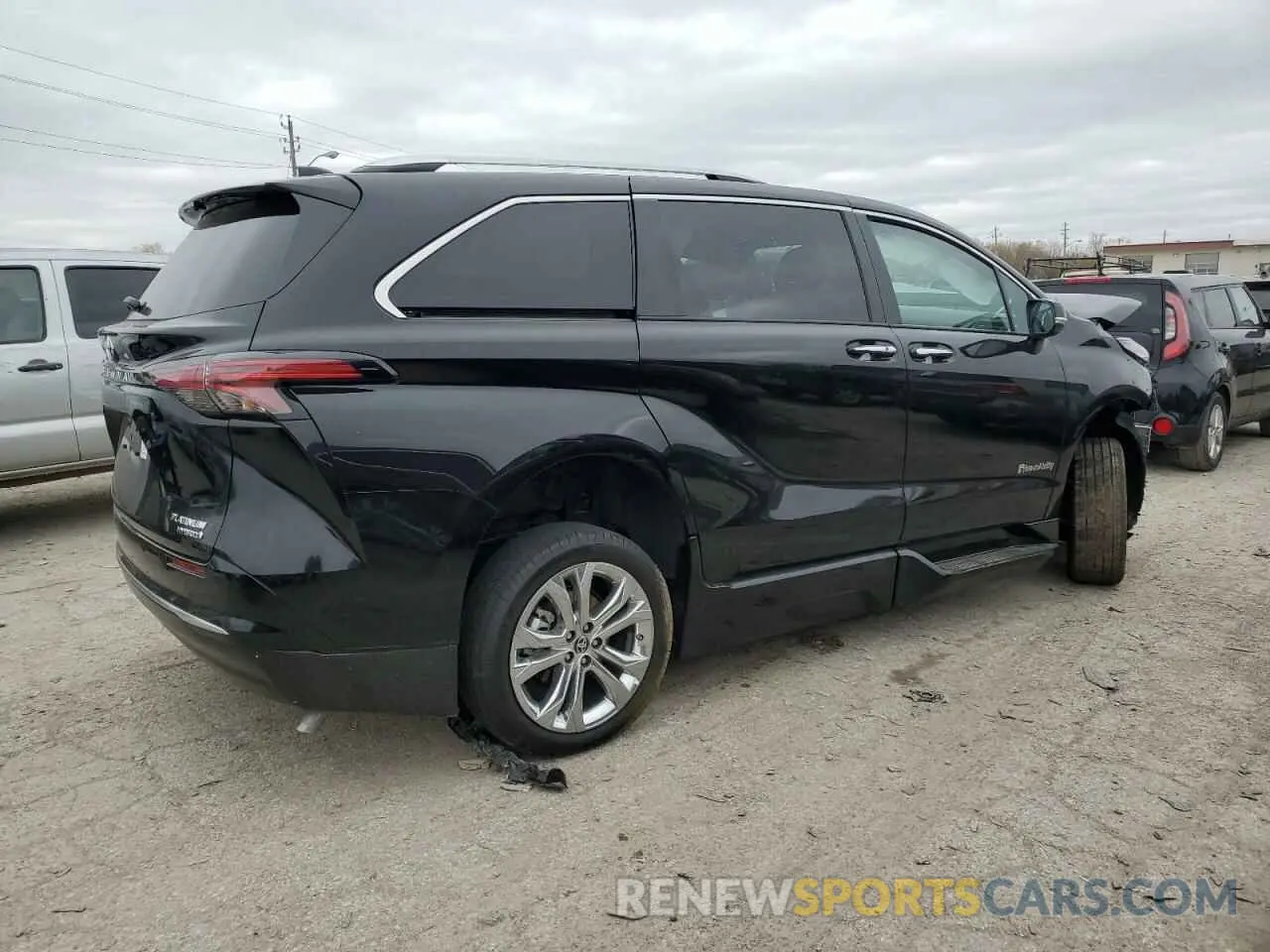 3 Photograph of a damaged car 5TDERKEC6PS175340 TOYOTA SIENNA 2023