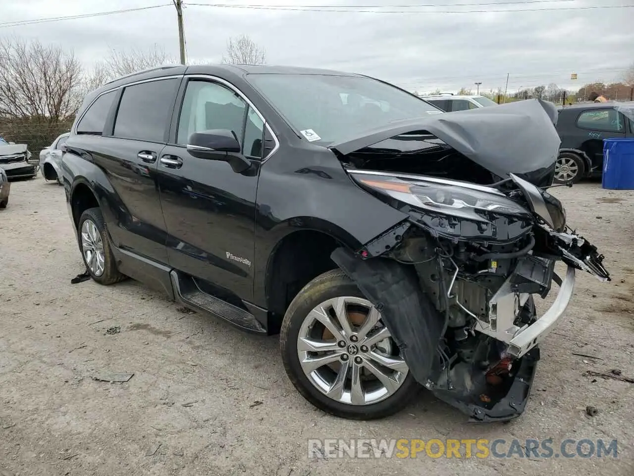 4 Photograph of a damaged car 5TDERKEC6PS175340 TOYOTA SIENNA 2023