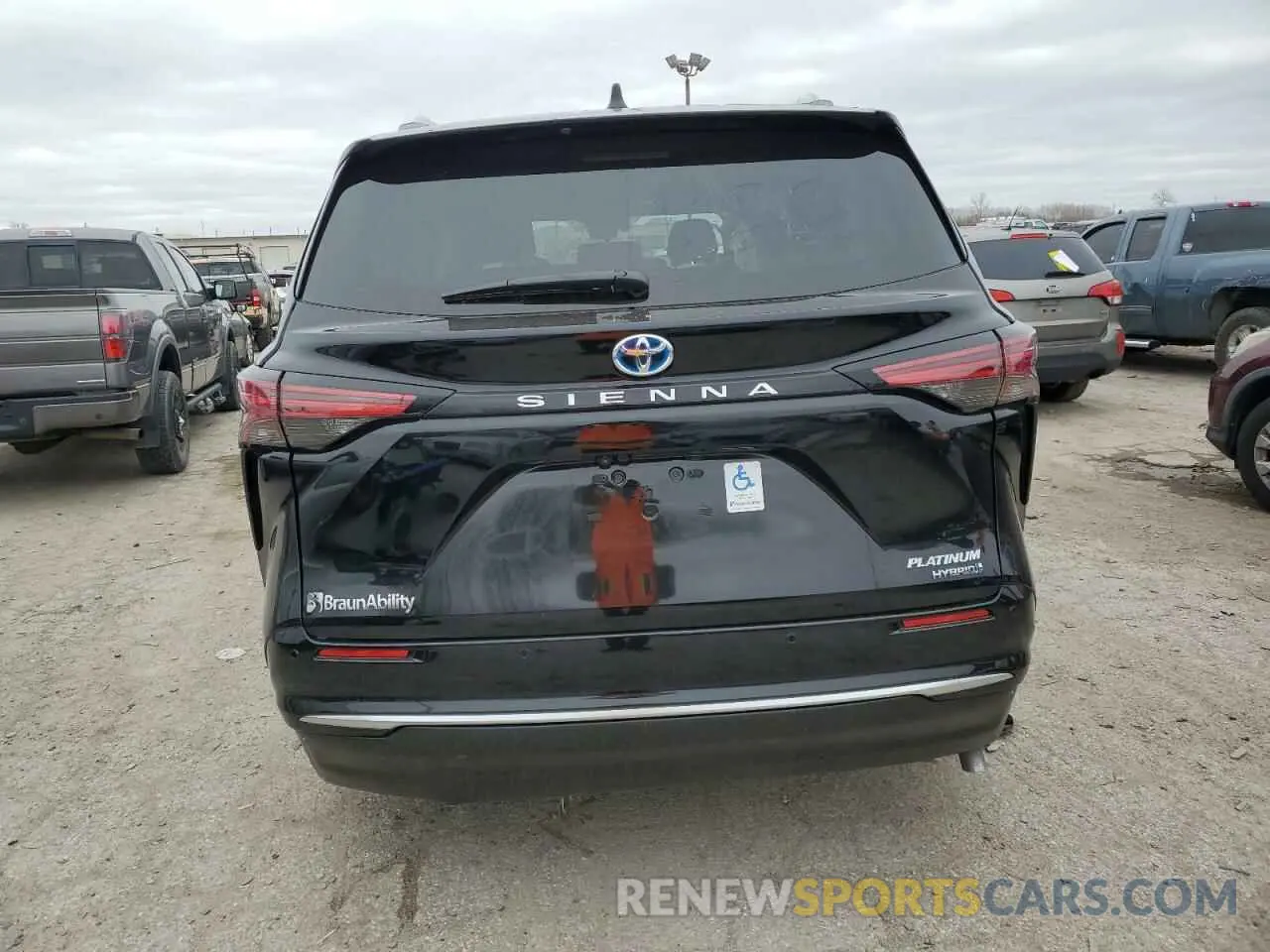 6 Photograph of a damaged car 5TDERKEC6PS175340 TOYOTA SIENNA 2023