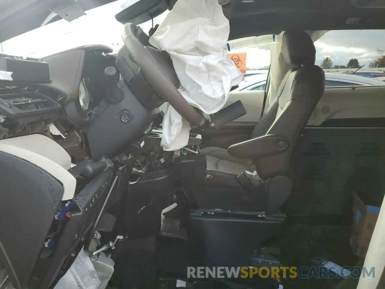7 Photograph of a damaged car 5TDERKEC6PS175340 TOYOTA SIENNA 2023