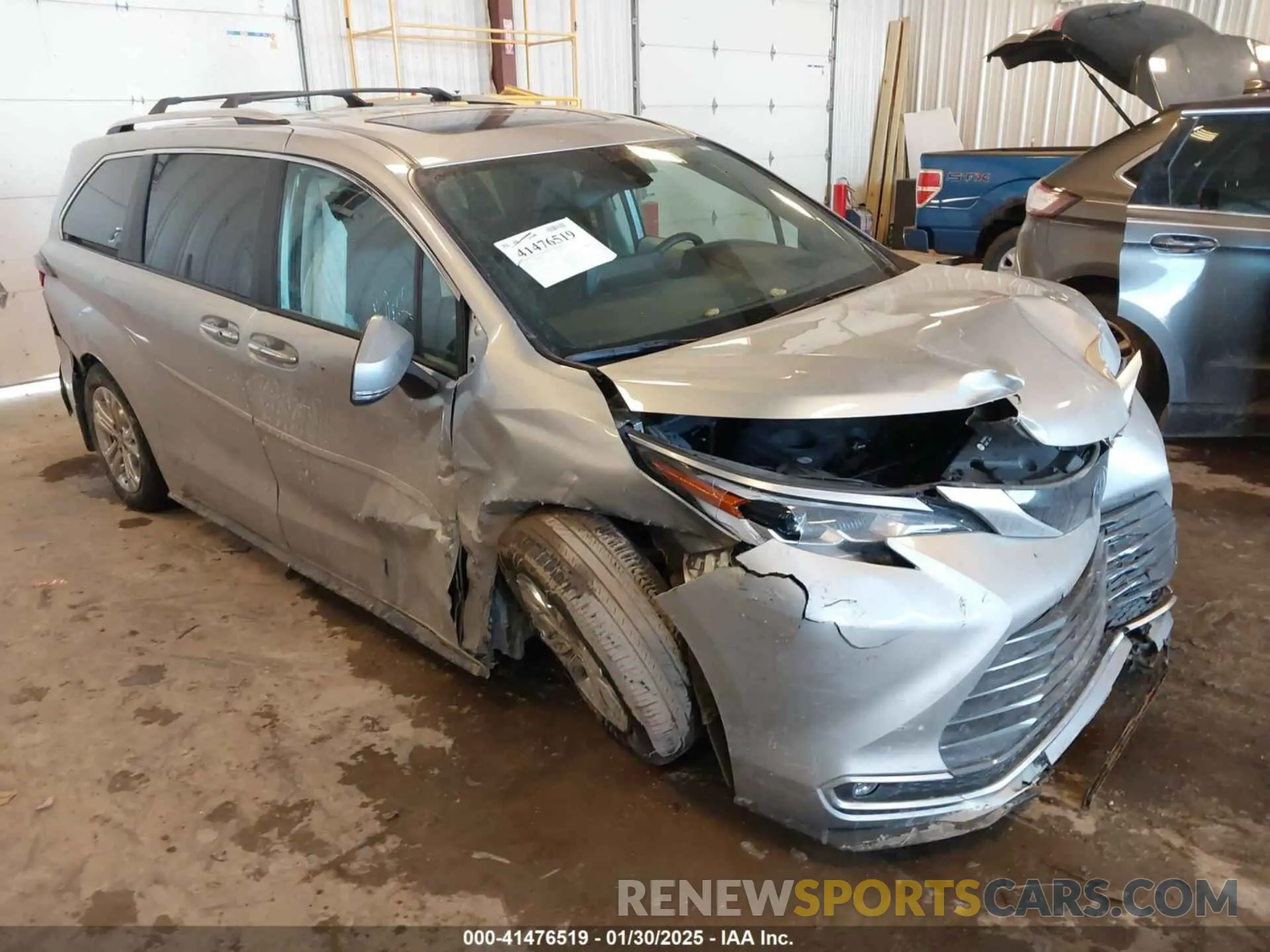 1 Photograph of a damaged car 5TDESKFC0PS108025 TOYOTA SIENNA 2023