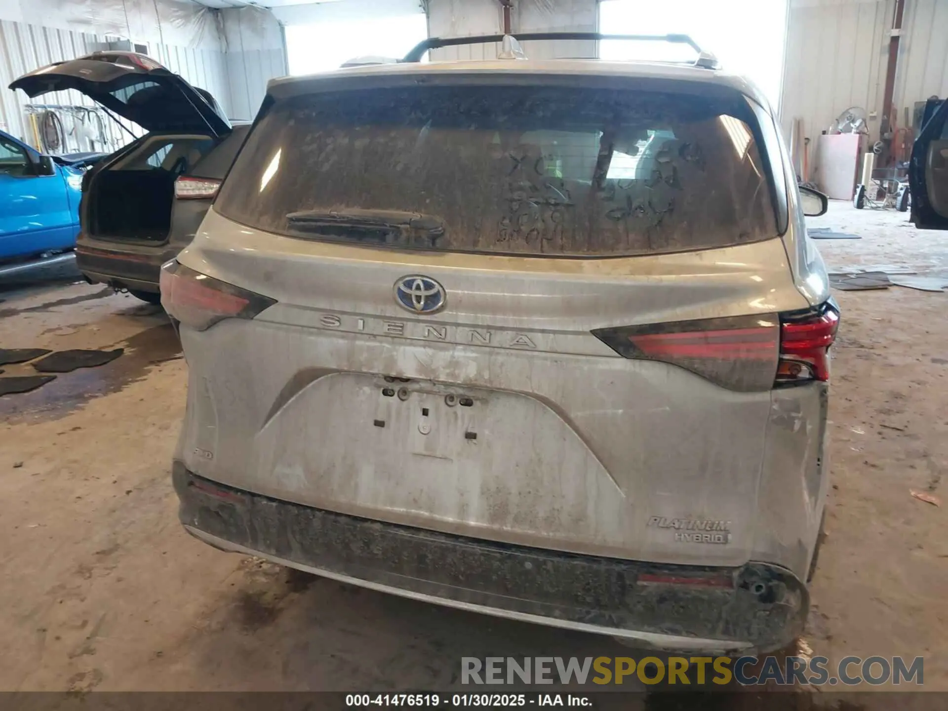 16 Photograph of a damaged car 5TDESKFC0PS108025 TOYOTA SIENNA 2023