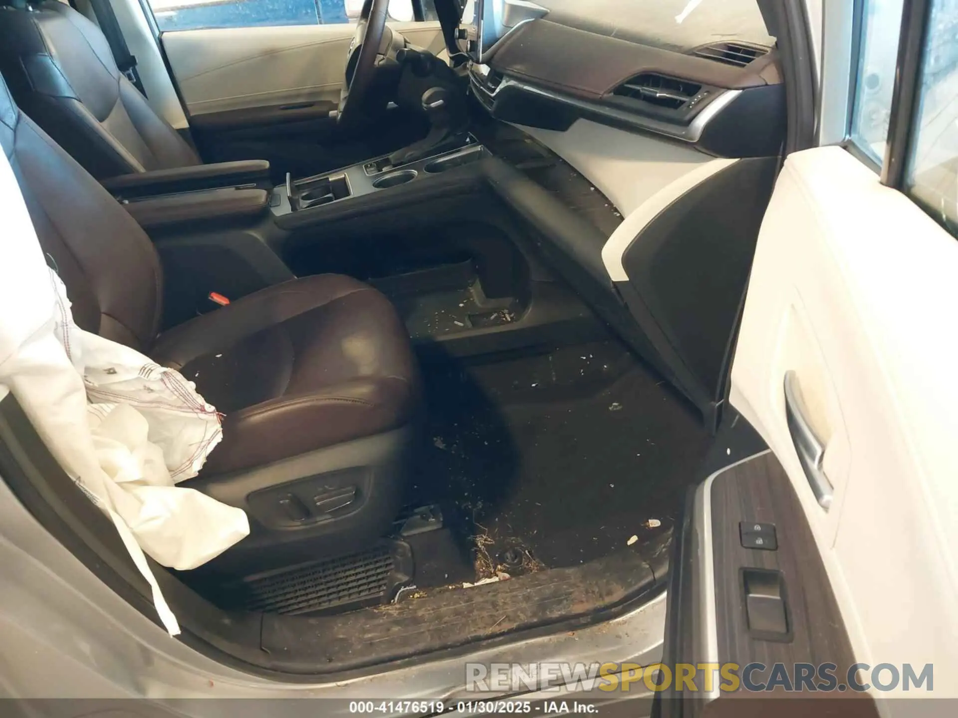 5 Photograph of a damaged car 5TDESKFC0PS108025 TOYOTA SIENNA 2023