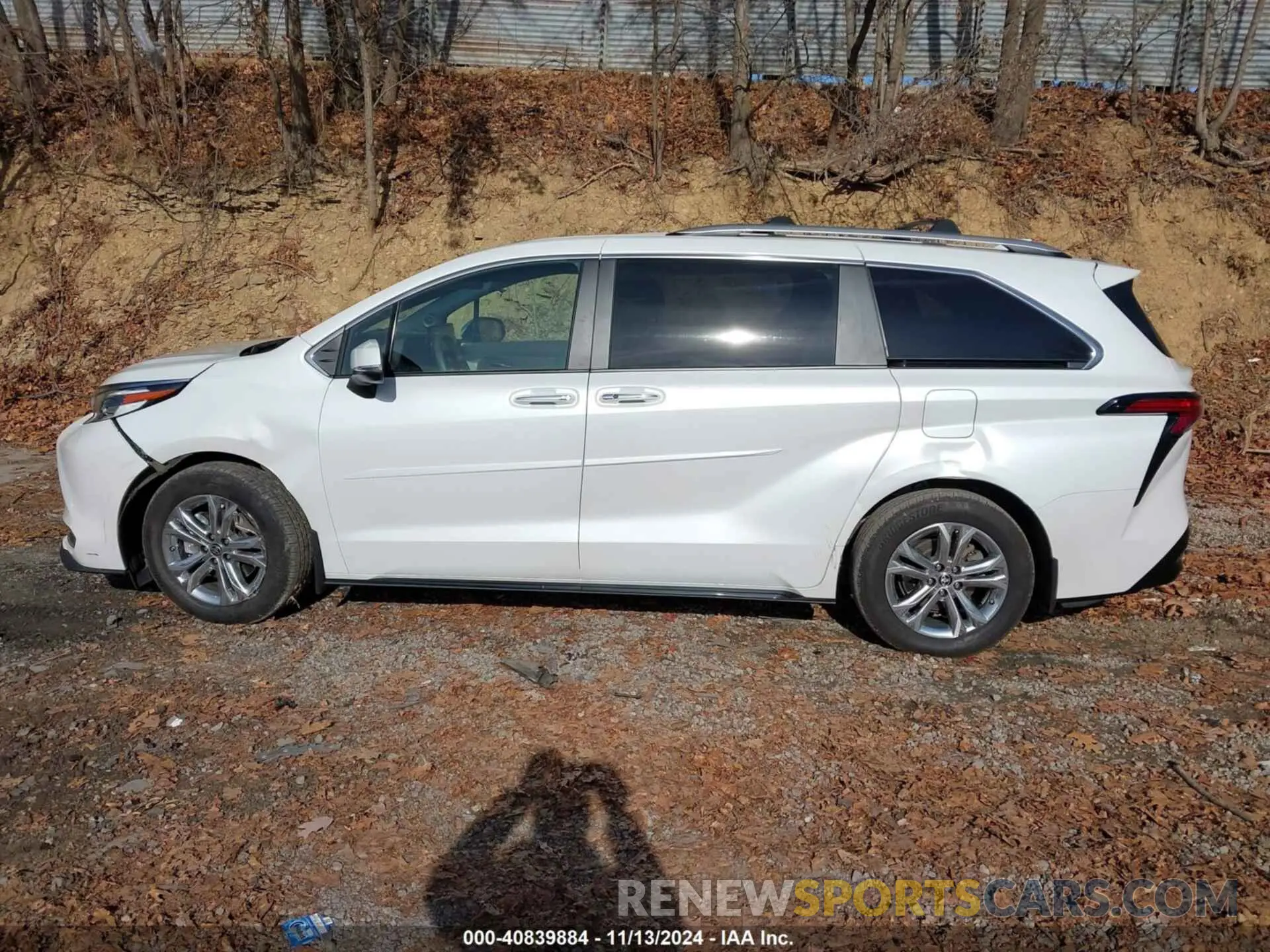 15 Photograph of a damaged car 5TDESKFC2PS082527 TOYOTA SIENNA 2023