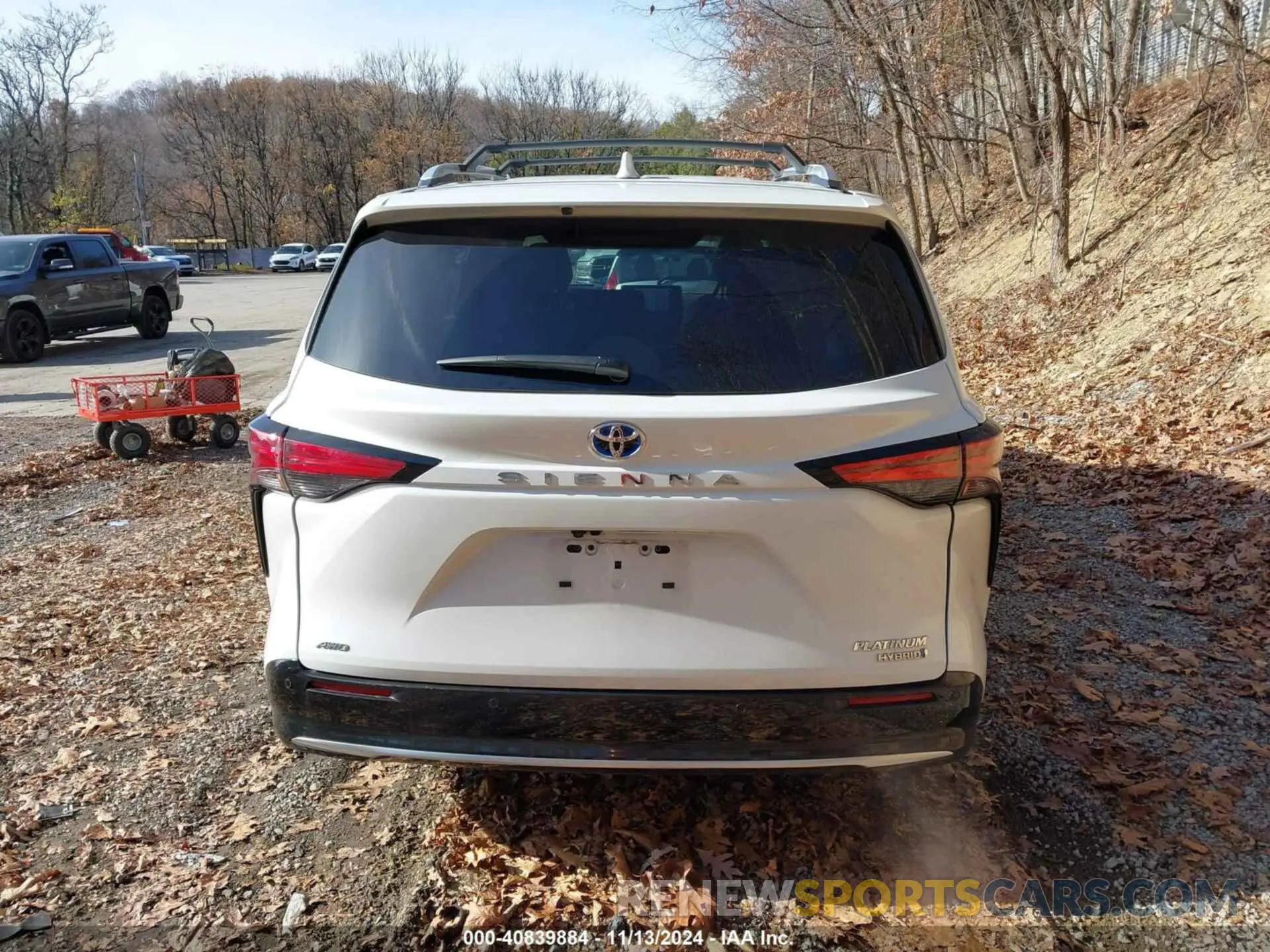 17 Photograph of a damaged car 5TDESKFC2PS082527 TOYOTA SIENNA 2023