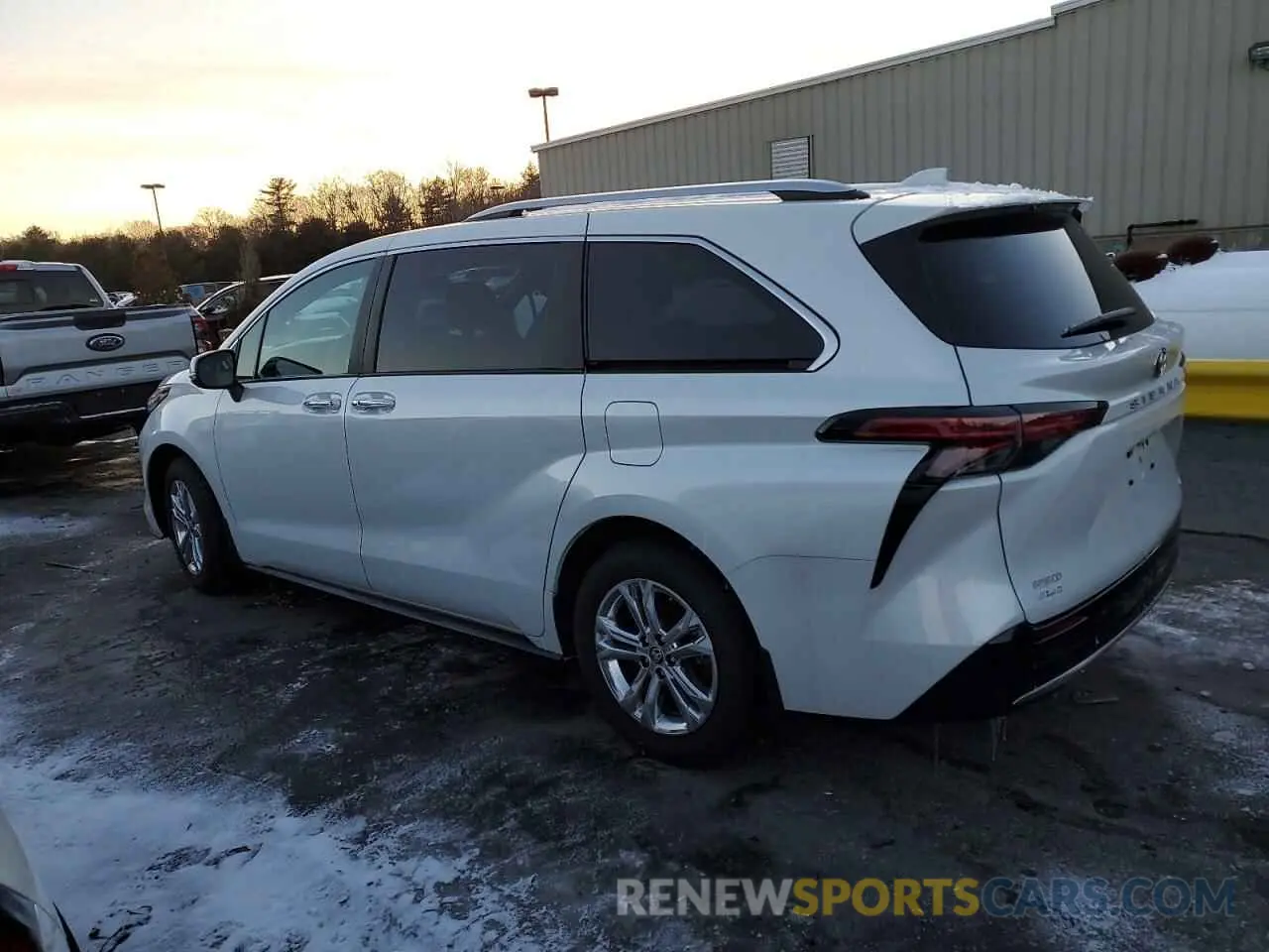 2 Photograph of a damaged car 5TDESKFC2PS100864 TOYOTA SIENNA 2023