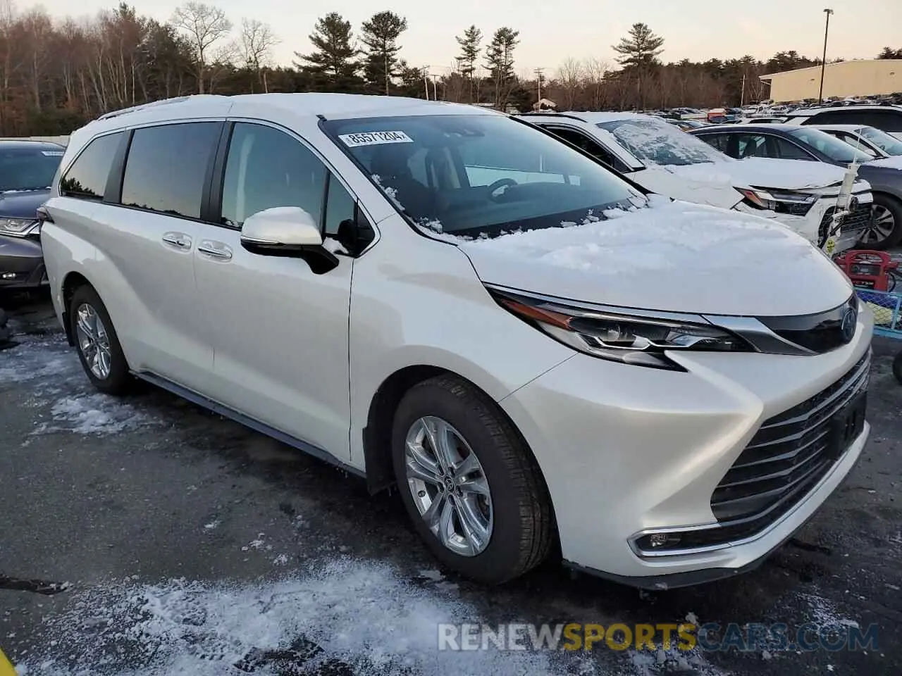 4 Photograph of a damaged car 5TDESKFC2PS100864 TOYOTA SIENNA 2023