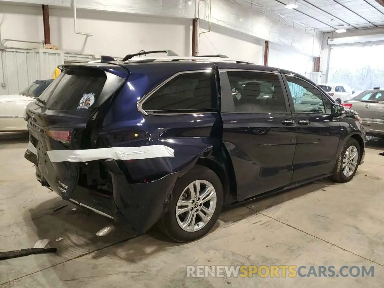 3 Photograph of a damaged car 5TDESKFC2PS105594 TOYOTA SIENNA 2023