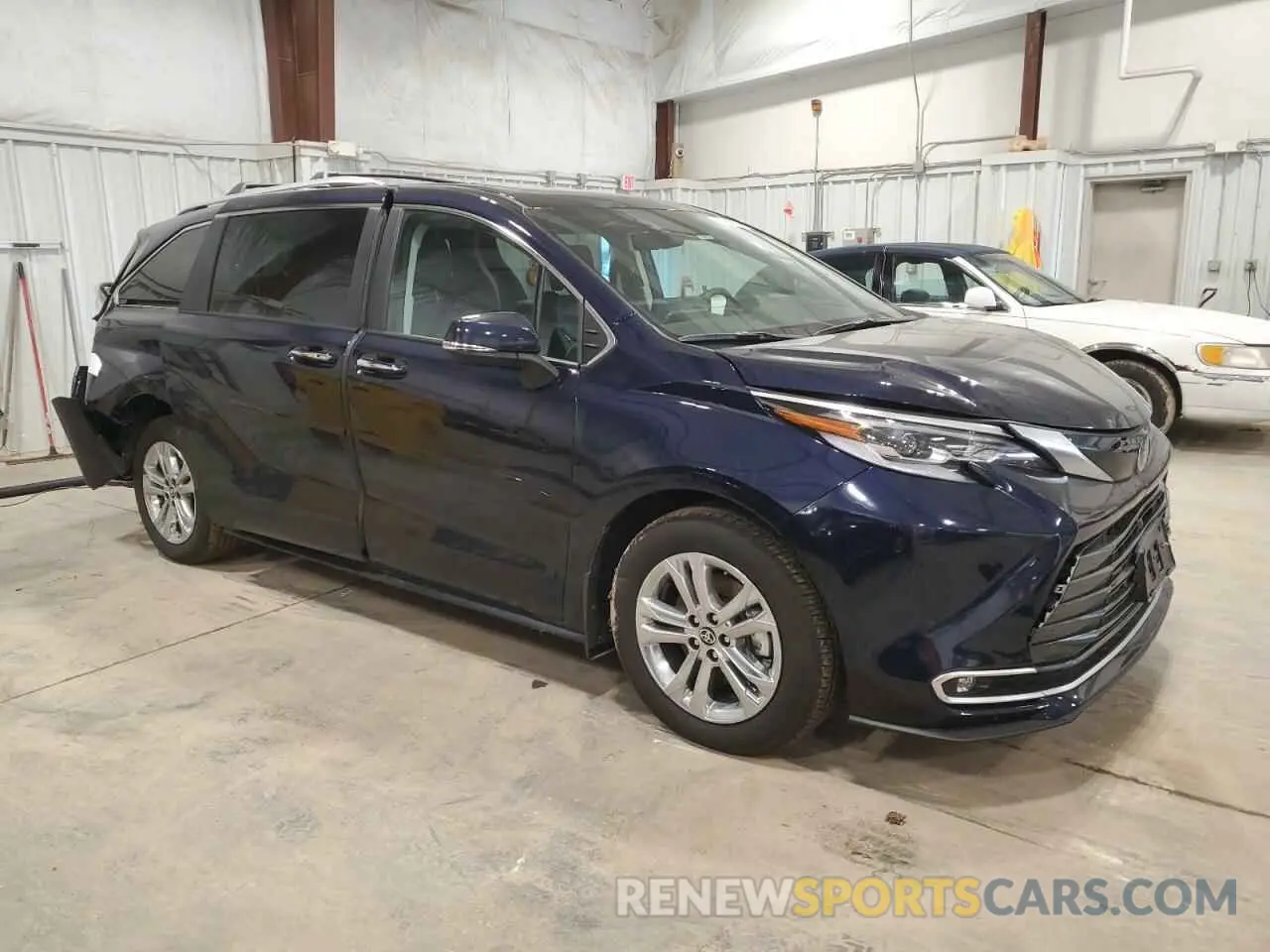 4 Photograph of a damaged car 5TDESKFC2PS105594 TOYOTA SIENNA 2023