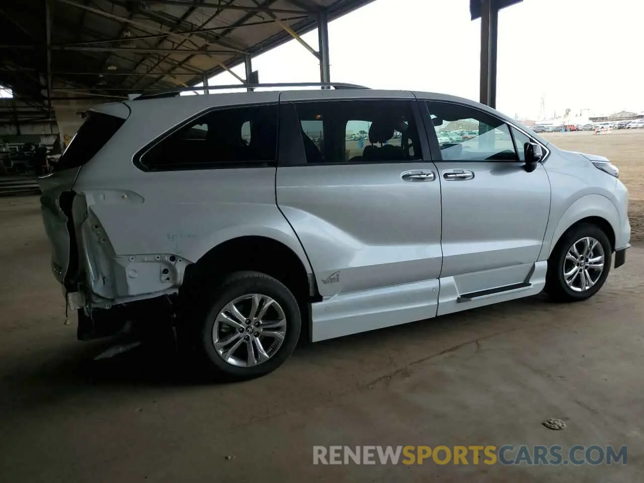 3 Photograph of a damaged car 5TDESKFC4PS095831 TOYOTA SIENNA 2023